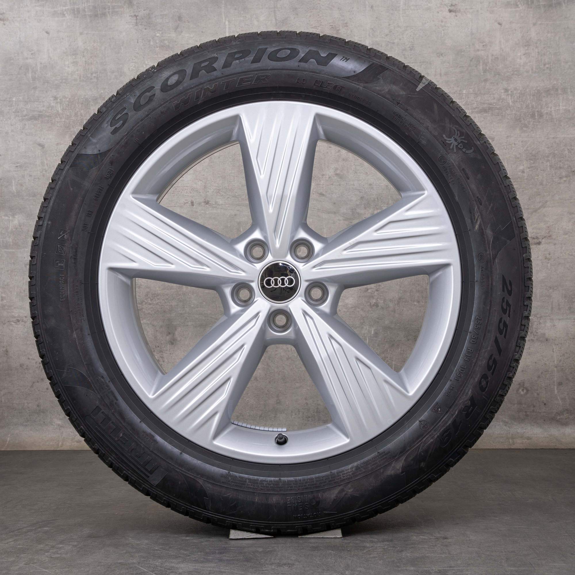 Alkuperäiset Audi Q4 e-tron talvirenkaat 19 tuuman FZ Sportback vanteet 89A601025B hopea