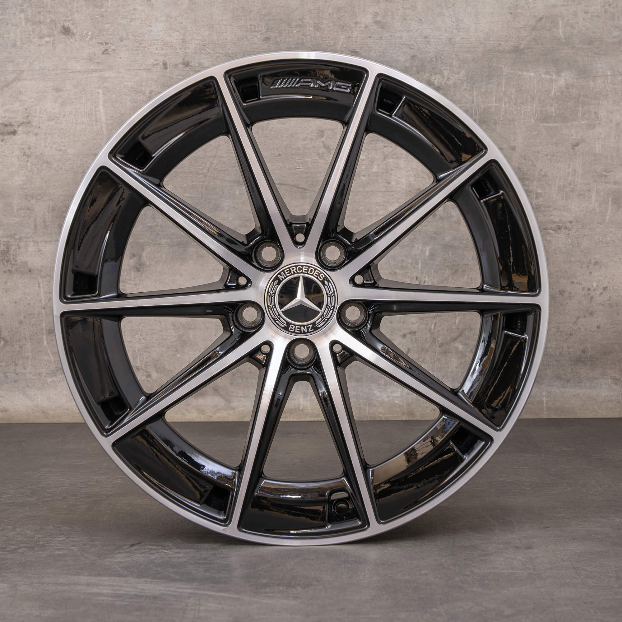 Alkuperäiset Mercedes Benz CLA 35 AMG vanteet 18 tuumaa C118 A1184010500 musta kiillotettu
