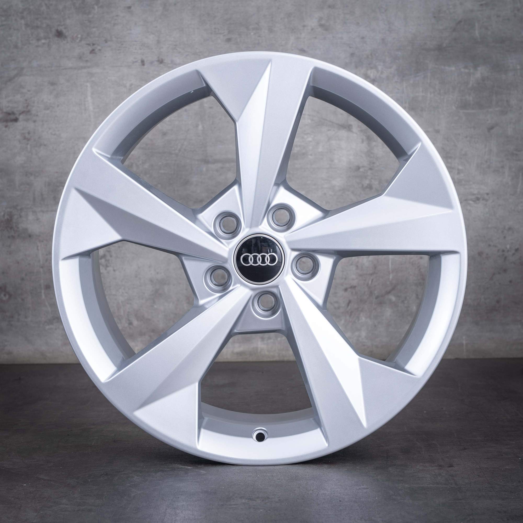 Original Audi A3 S3 Winterräder 18 Zoll 8Y 8V Felgen 8Y0601025CP silber glanz