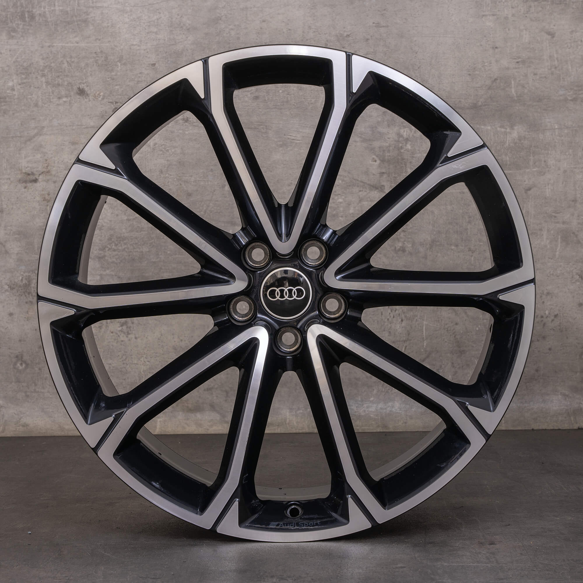 Alkuperäiset Audi RS Q3 vanteet 21 tuuman F3 83A601025AK kesäpyörät musta kiillotettu.