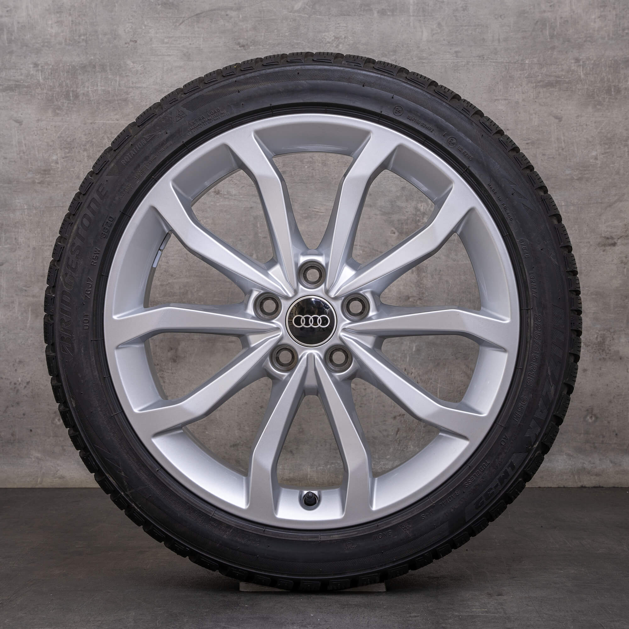 Oryginalne koła zimowe Audi A4 S4 18 cali B9 8W felgi 8W0601025ED srebrne błyszczące