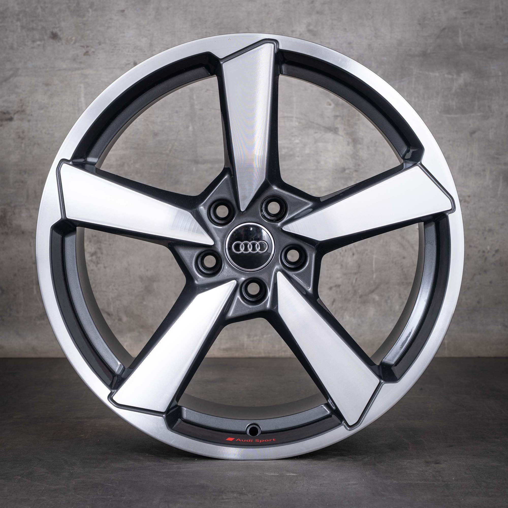 Oryginalne felgi Audi A5 S5 19 cali F5 8W B9 koła letnie 8W0601025FS tytanowe Polerowane