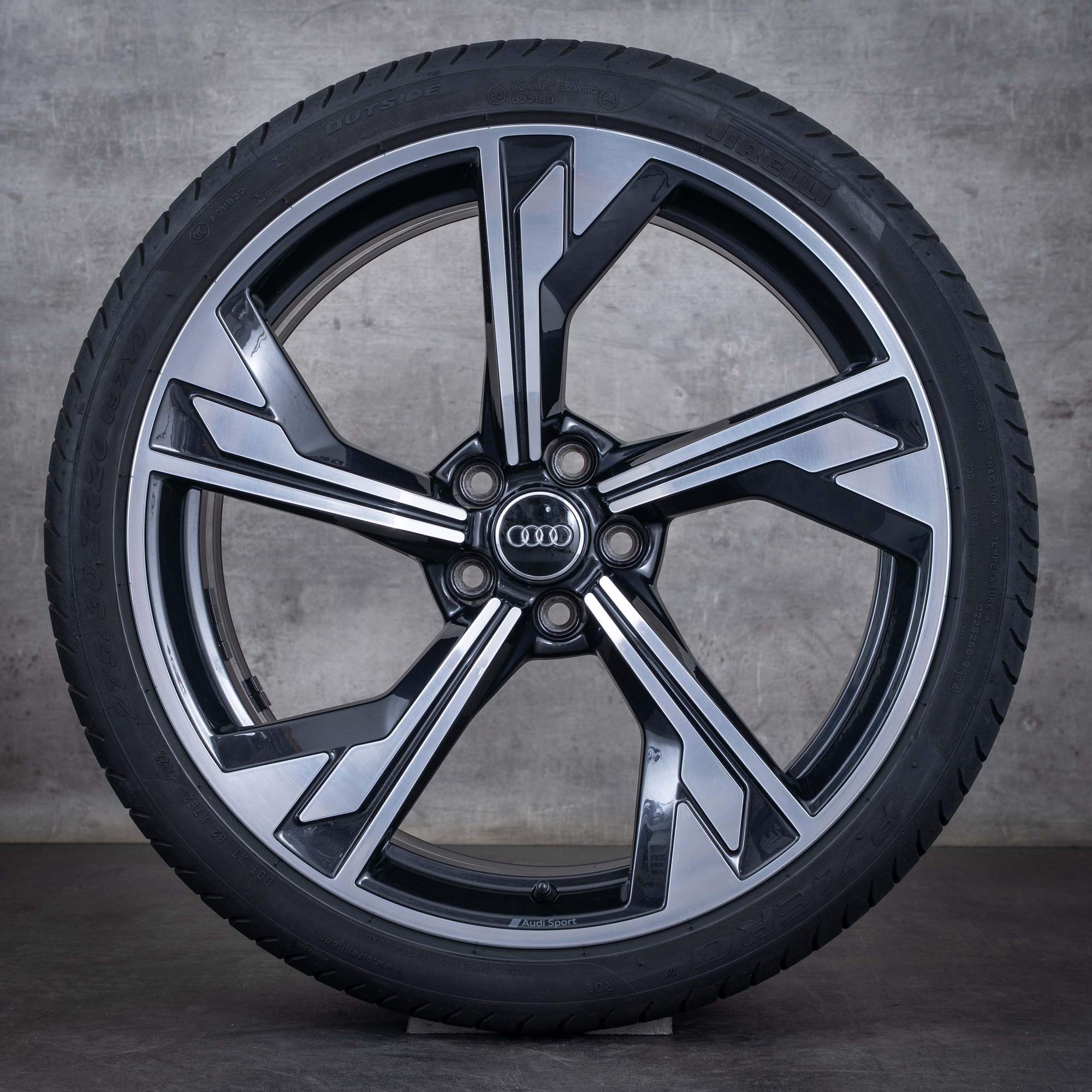 Originali Audi RS4 RS5 cerchi con gomme invernali 20 pollici B9 8W F5 Flag 8W0601025DT nero lucidato frontalmente