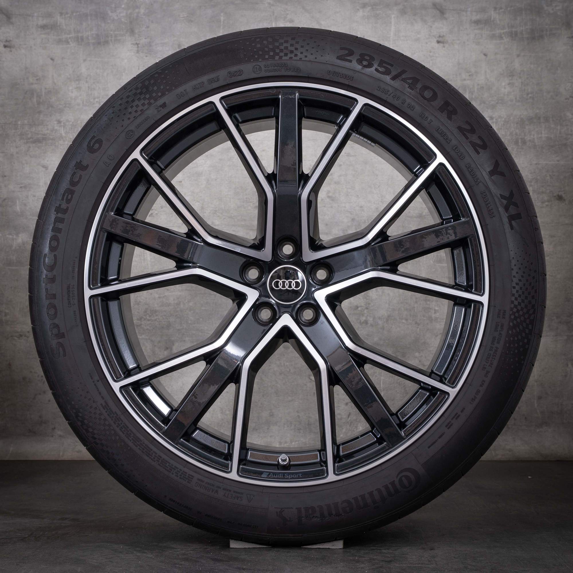 Oryginalne felgi Audi Q8 SQ8 22 cale 4M8 – opony letnie 4M8601025AQ, kolor granit metaliczny, w technologii diamond cut, z połyskiem