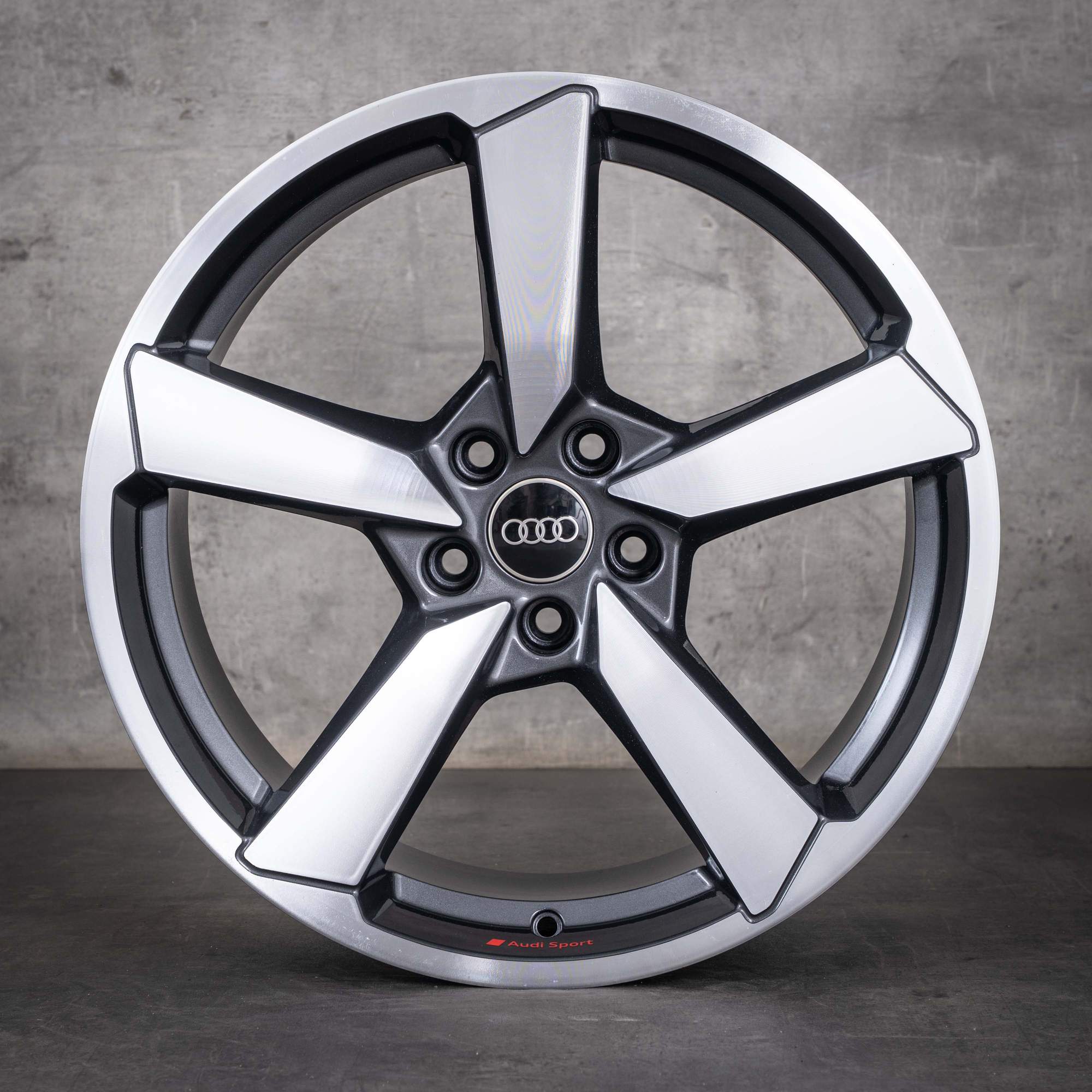 Oryginalne felgi Audi A5 S5 19 cali F5 8W B9 8W0601025FS tytanowe Polerowane