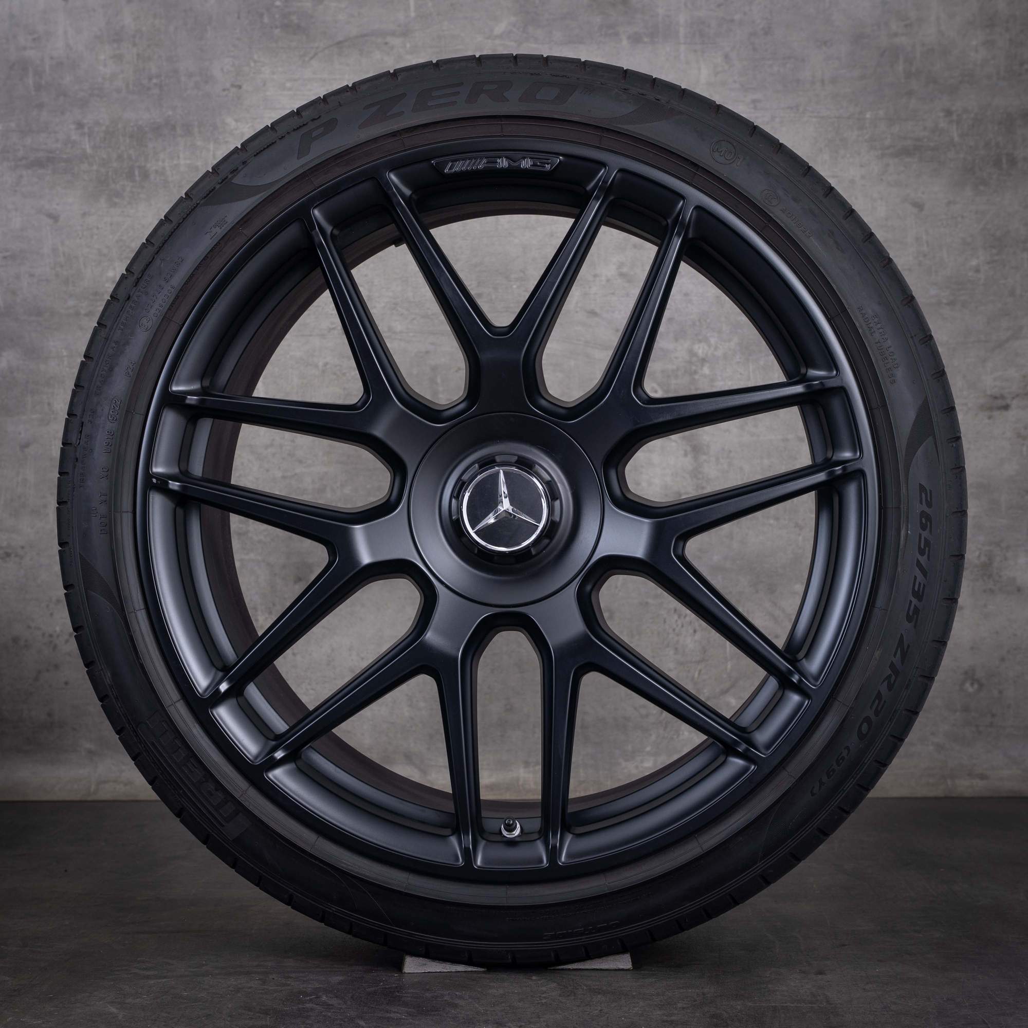 Original Mercedes Benz E-Klasse E63 & S AMG Felgen 20 Zoll W213 S213 Sommerräder A2134013000 A2134013100 schwarz matt - Rad 1 von 4