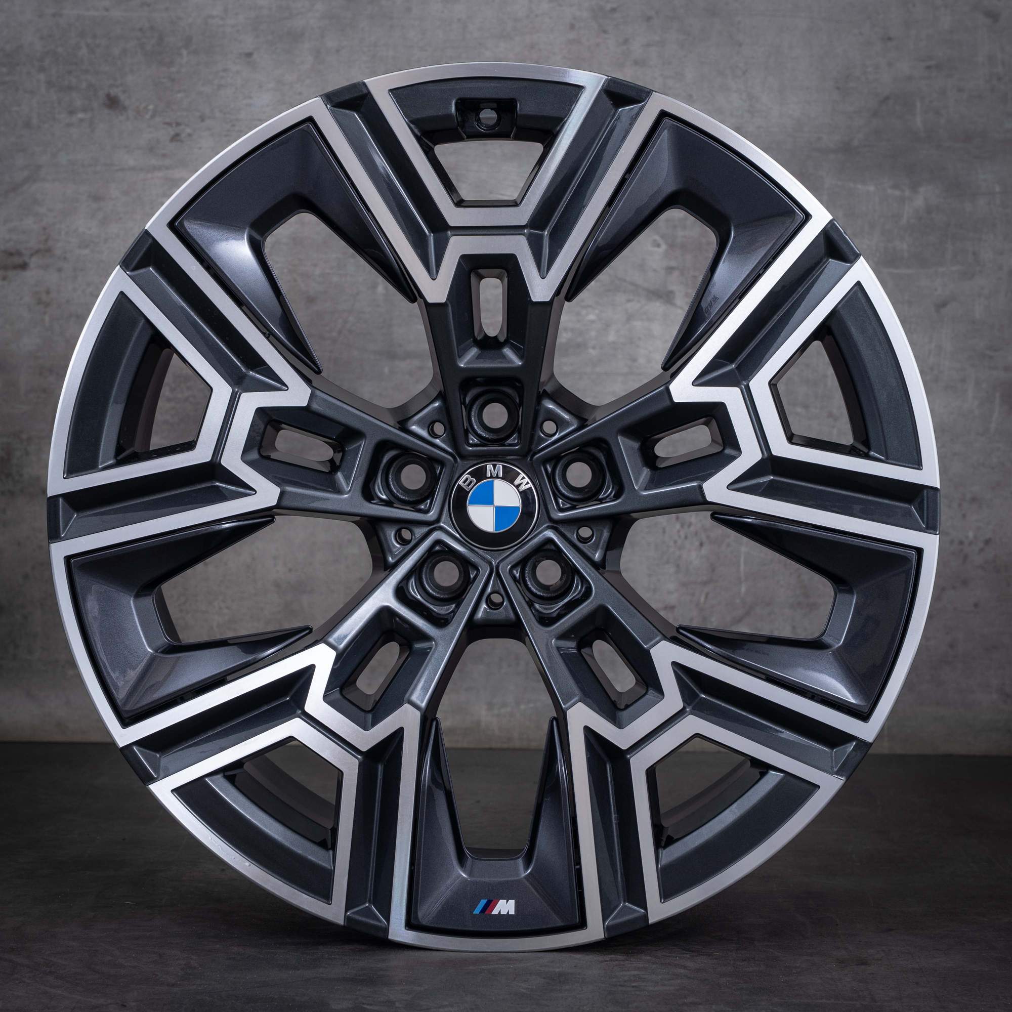 Oryginalne felgi BMW serii 5 i5 20 cali G60 G61 styling 939 M 5A324E8 5A324E9 orbit grey polerowane