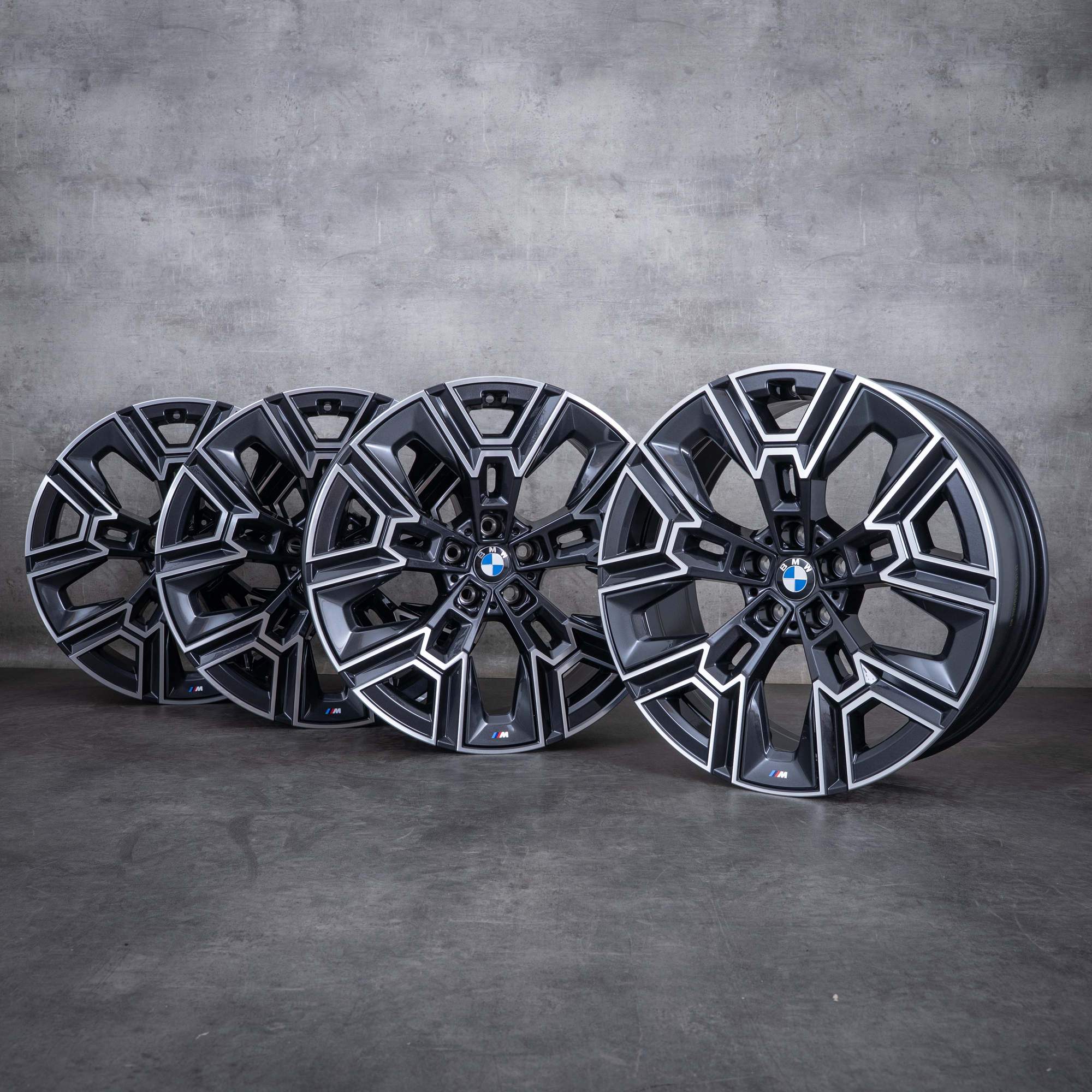 Oryginalne felgi BMW serii 5 i5 20 cali G60 G61 Styling 939 M 5A324E8 5A324E9 midnight grey Polerowane