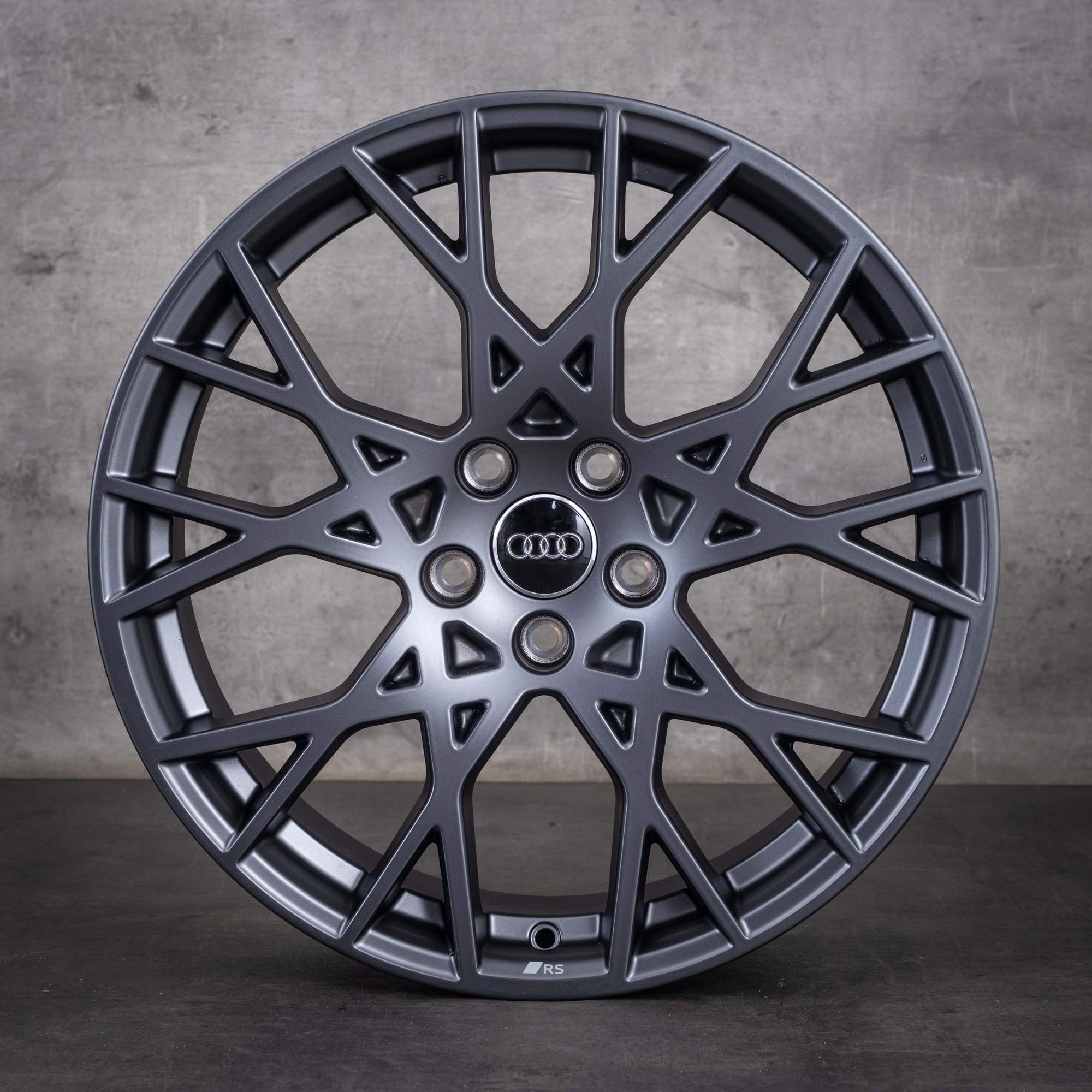 Alkuperäiset Audi RS3 -vanteet 19 tuumaa 8Y 8Y0601025CK 8Y0601025CL graniittiharmaa silkkimatta UUDET