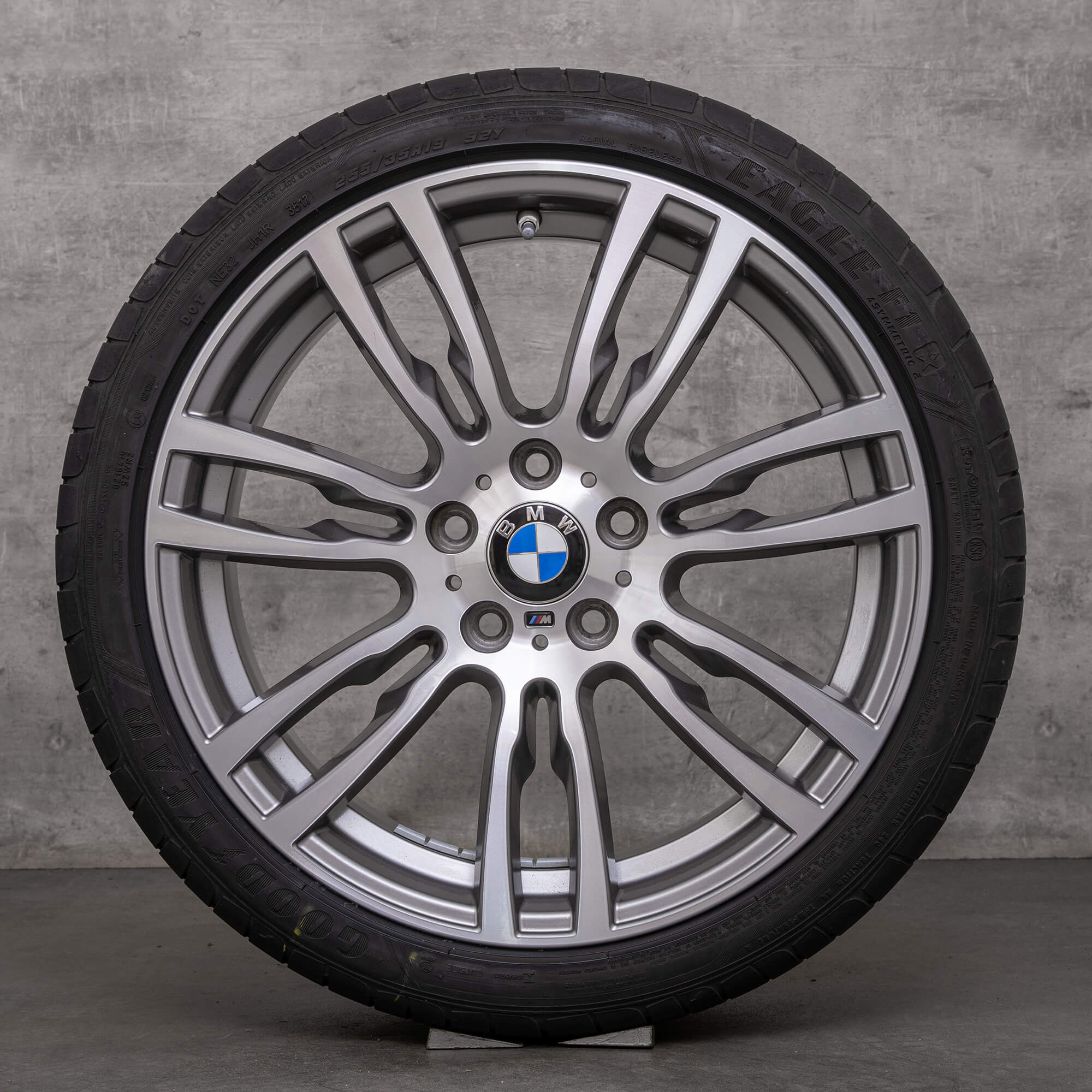 Original BMW 3-serie 4 hjul 19 tum F30 F31 F32 F33 F36 sommarhjul 403 M 7850020 7850021 ferricgrey front polish