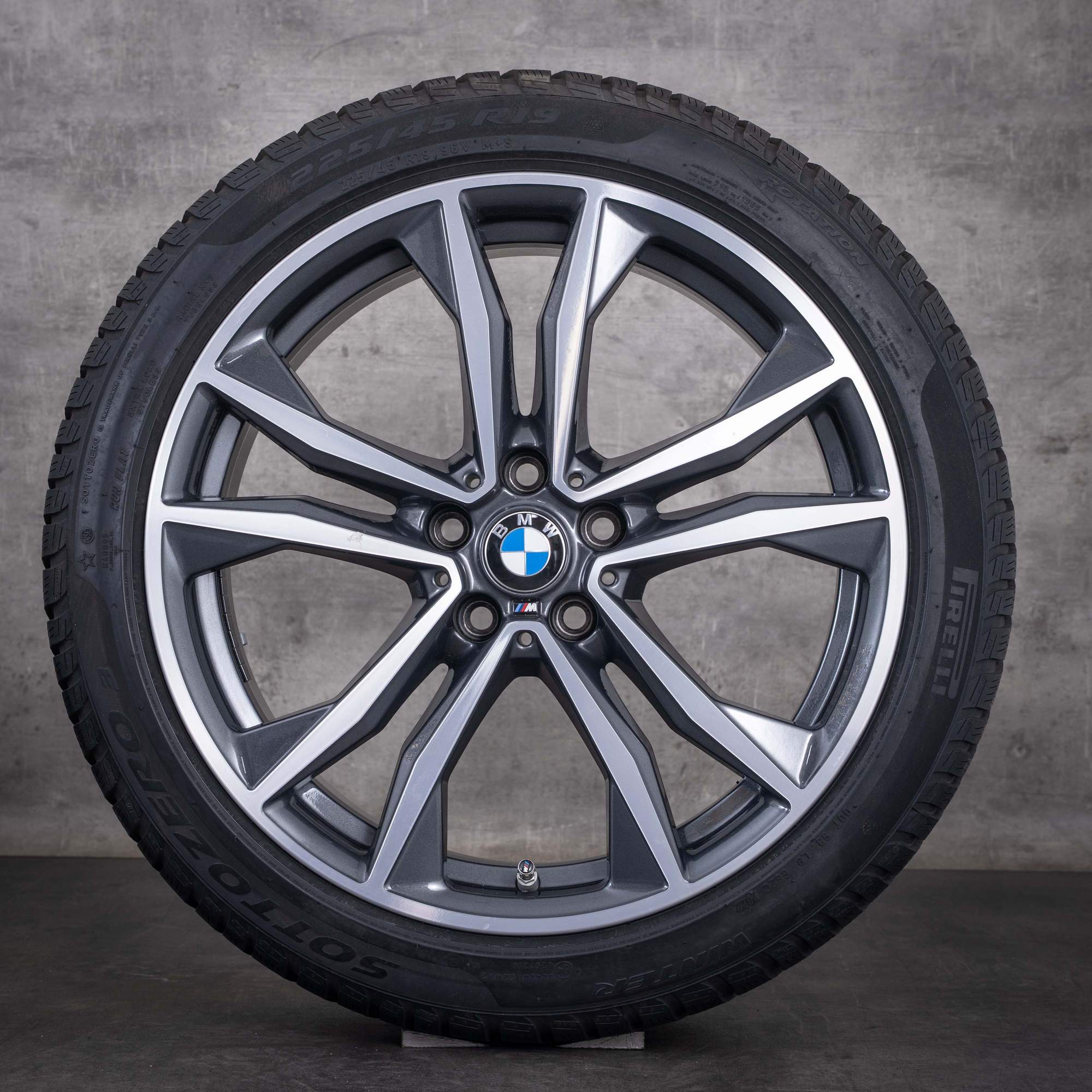 Original BMW X1 X2 Winterräder 19 Zoll F48 F39 Felgen  Styling 715 M 8008616 orbit grey front glanzgedreht - Rad 1 von 4