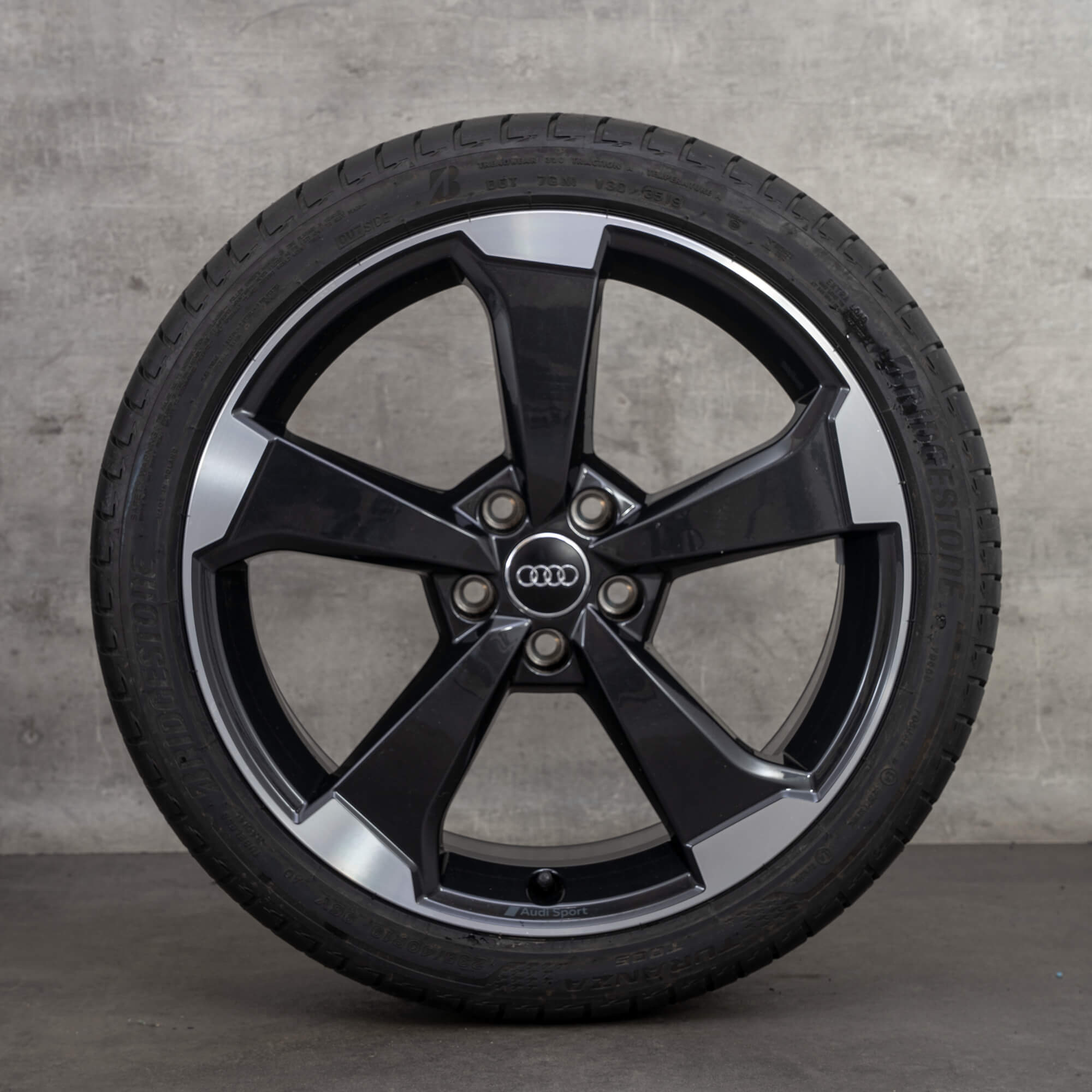 Audi Q2 SQ2 19 palcové ráfky letní pneumatiky 81A601025M Letní kola S line Rotor