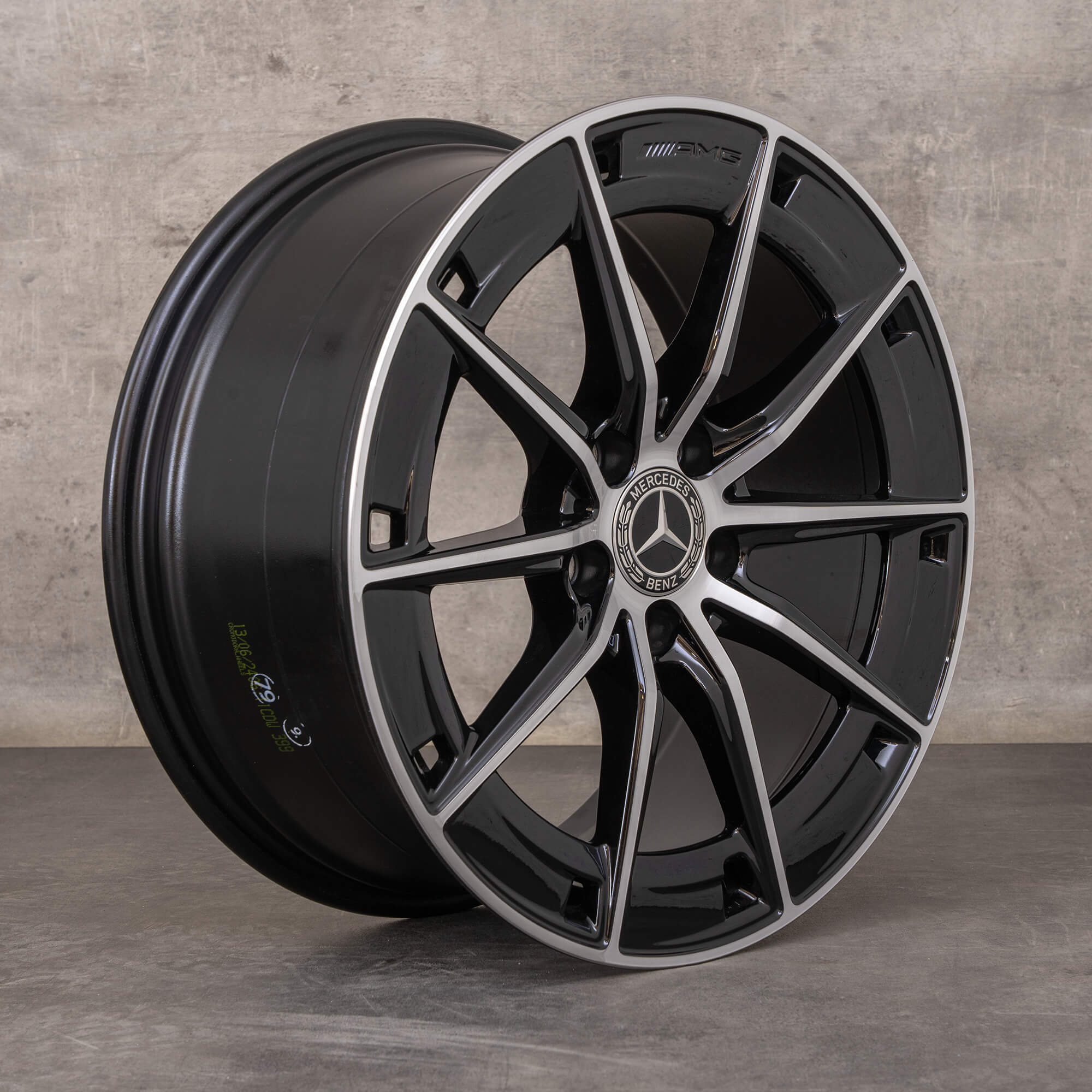 Oryginał Mercedes Benz CLA 35 AMG Felga 18 cali C118 A1184010500 czarna polerowana na wysoki połysk