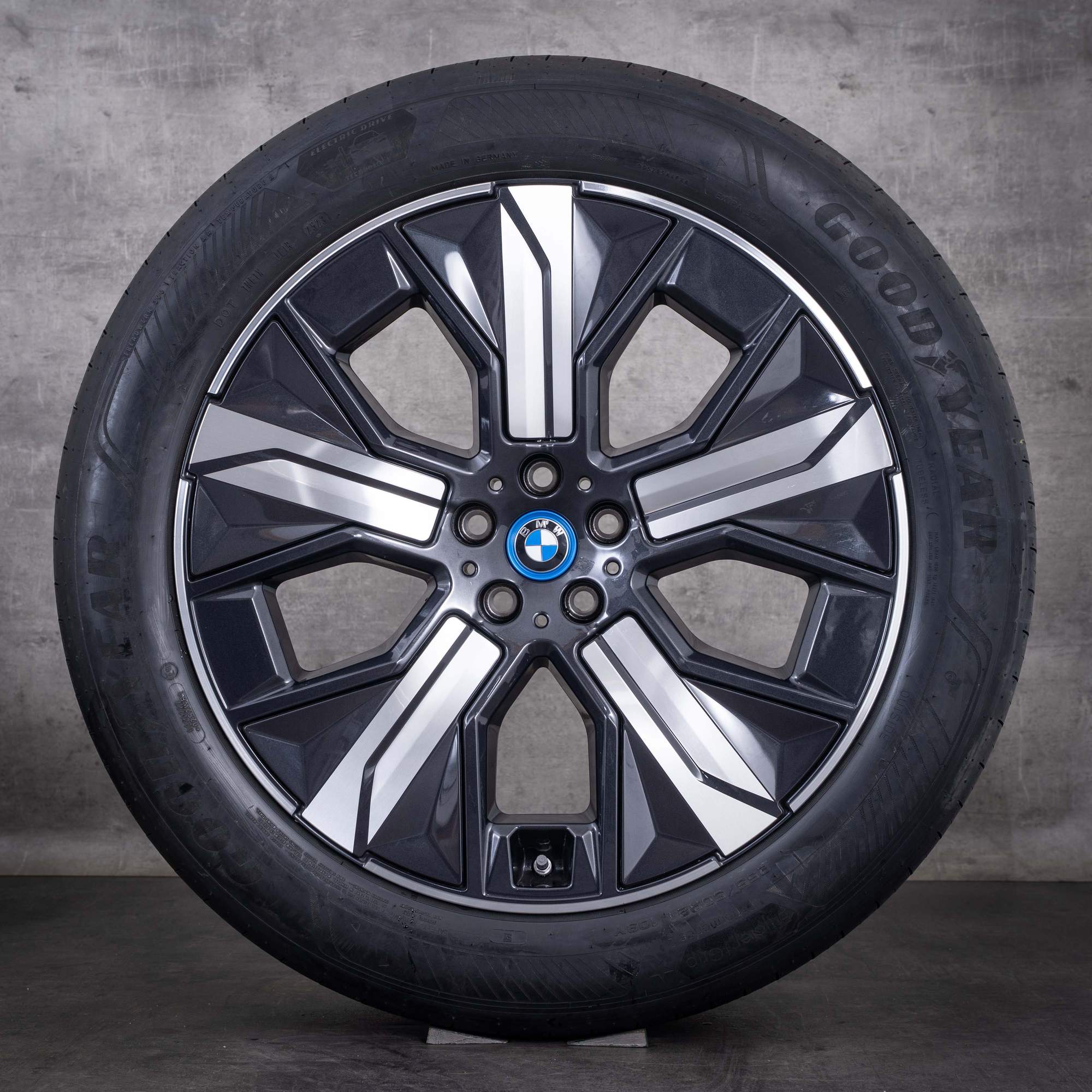 Alkuperäiset BMW iX -talvirenkaat 21 tuumaa i20-vanteet malli 1012 Aerodynamik 5A41F90 diamond cut midnight grey