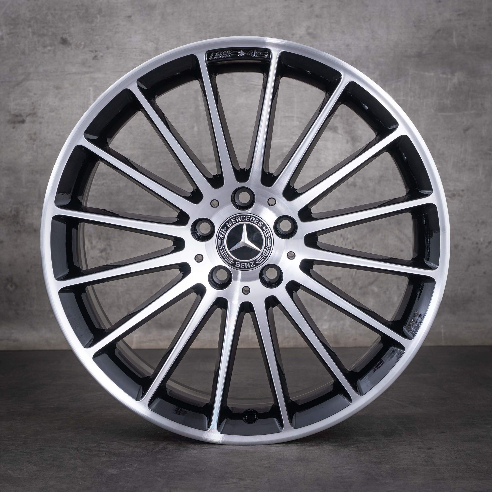 Original Mercedes Benz A-Klasse A 45 CLA 45 AMG Winterräder 19 Zoll W176 C117 X117 Felgen A1764010502 schwarz Front glanzgedreht NEU