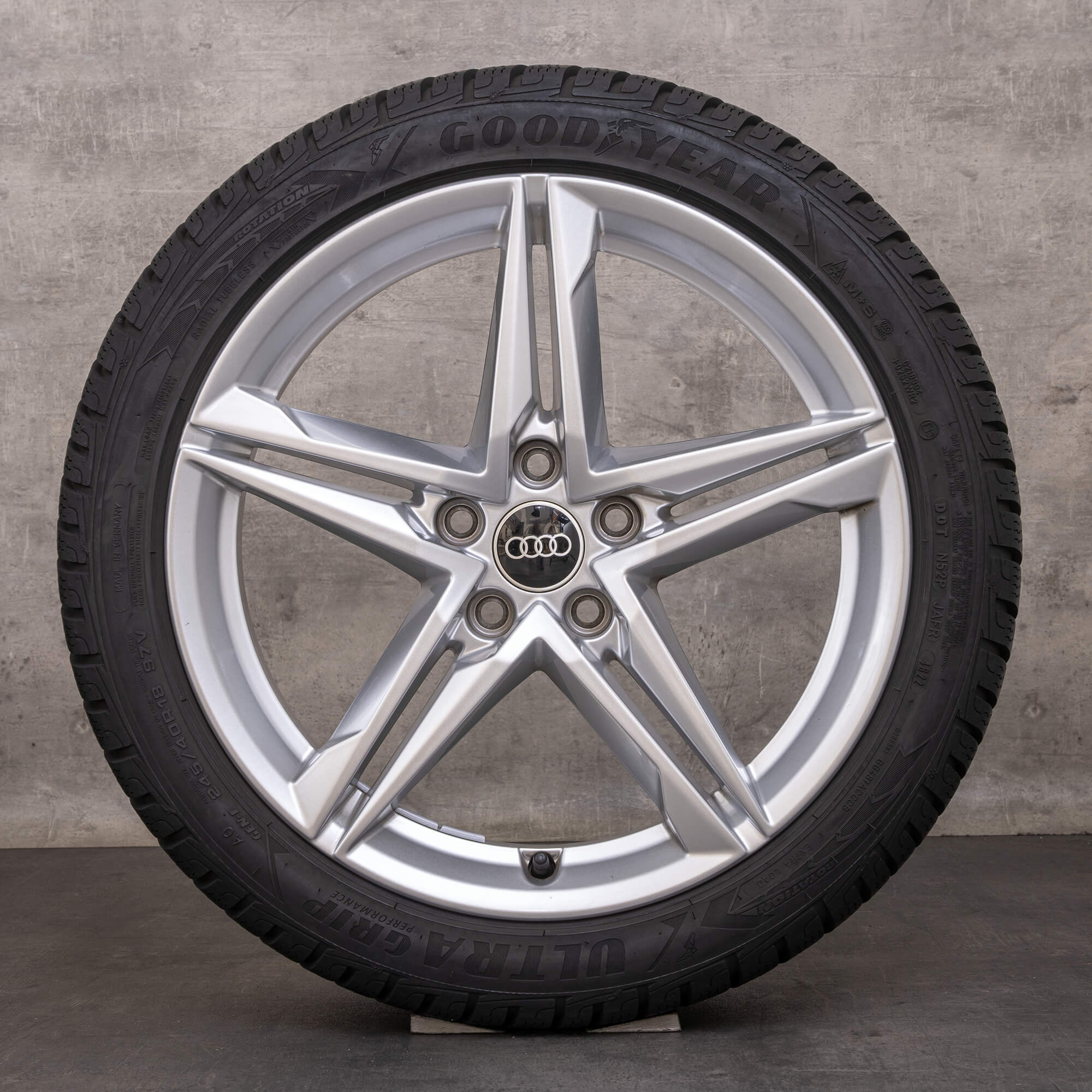Original Audi A4 S4 Winterräder 18 Zoll 8W B9 Felgen 8W0601025HM silber glanz