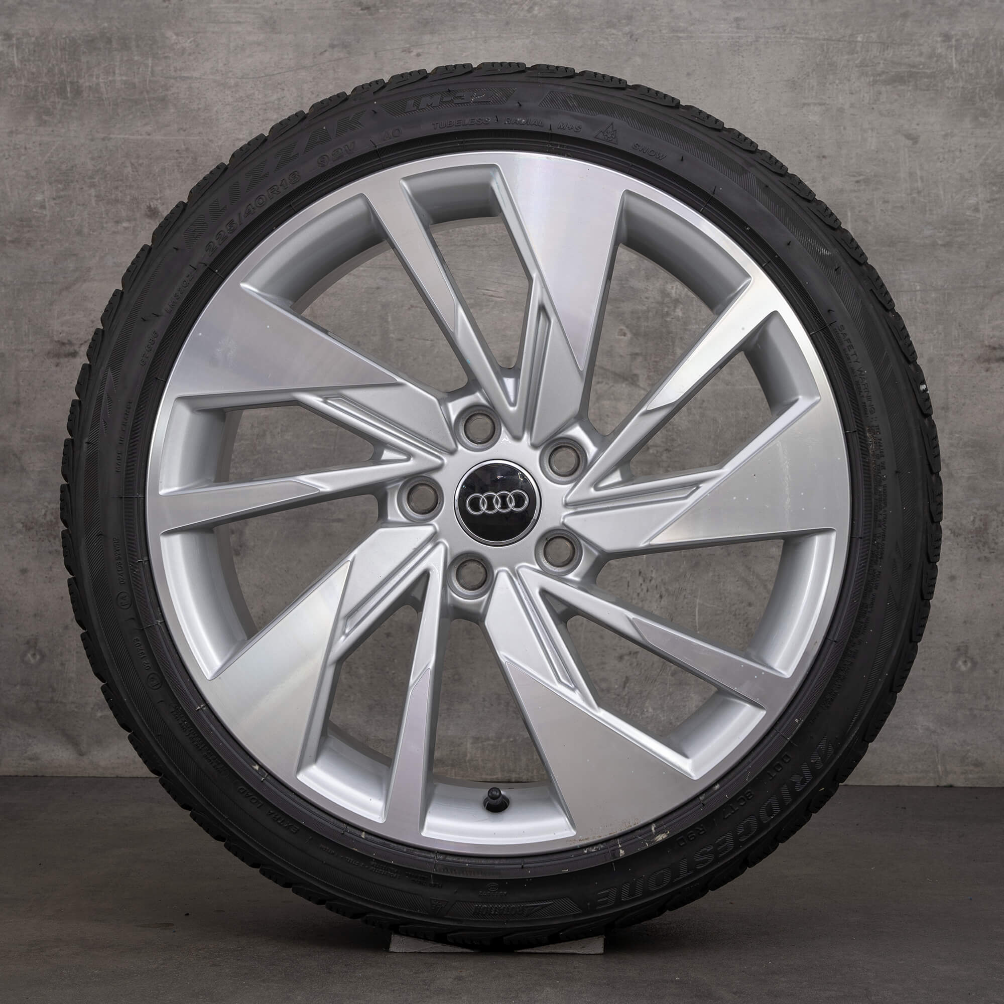 Audi A3 S3 8Y Sportback jantes hiver 18 pouces pneus 8Y0601025F