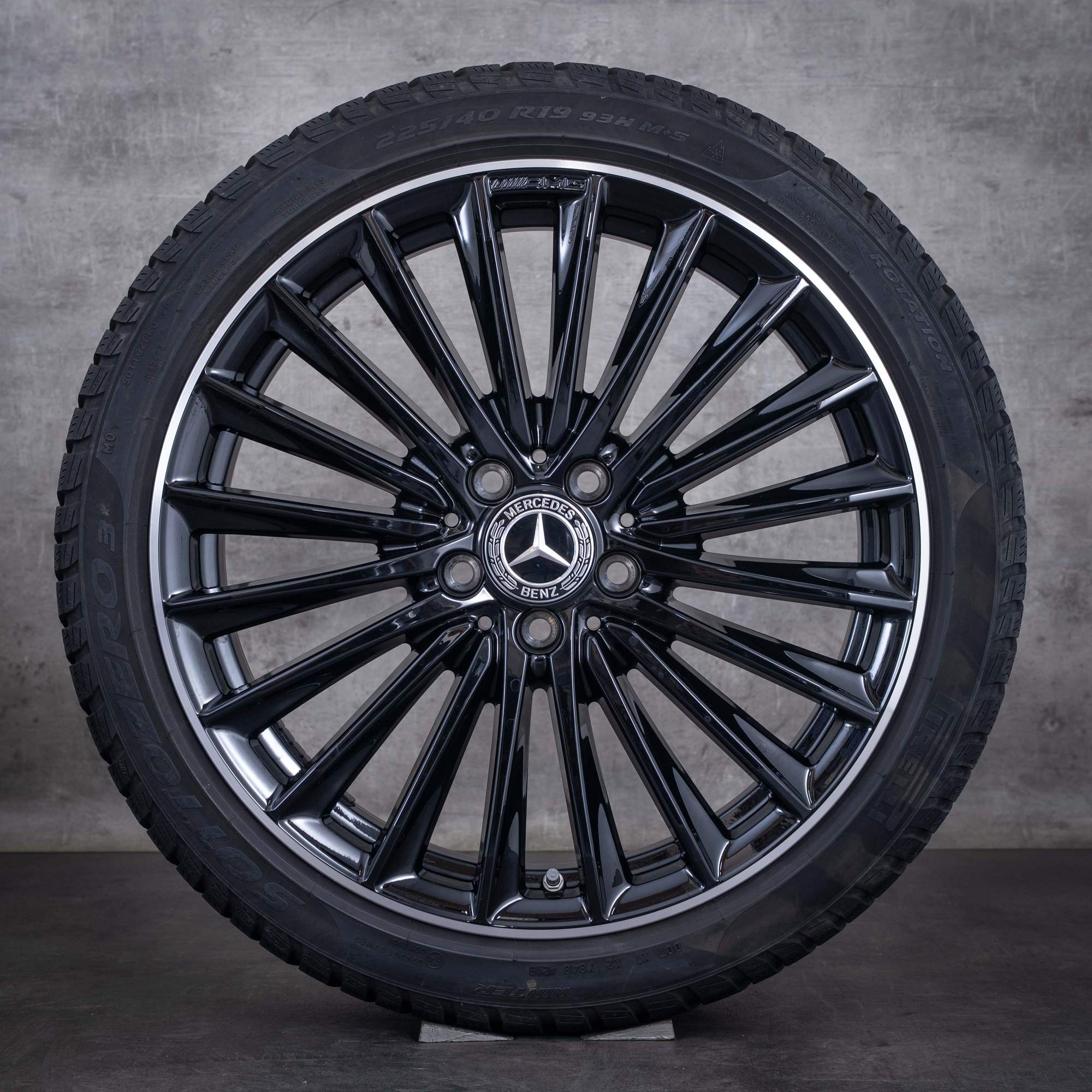 Original Mercedes-Benz A- och B-klass CLA AMG 19-tums vinterhjul W177 W247 C118 X118 fälgar A1774014200 svarta med frontpolerad kant