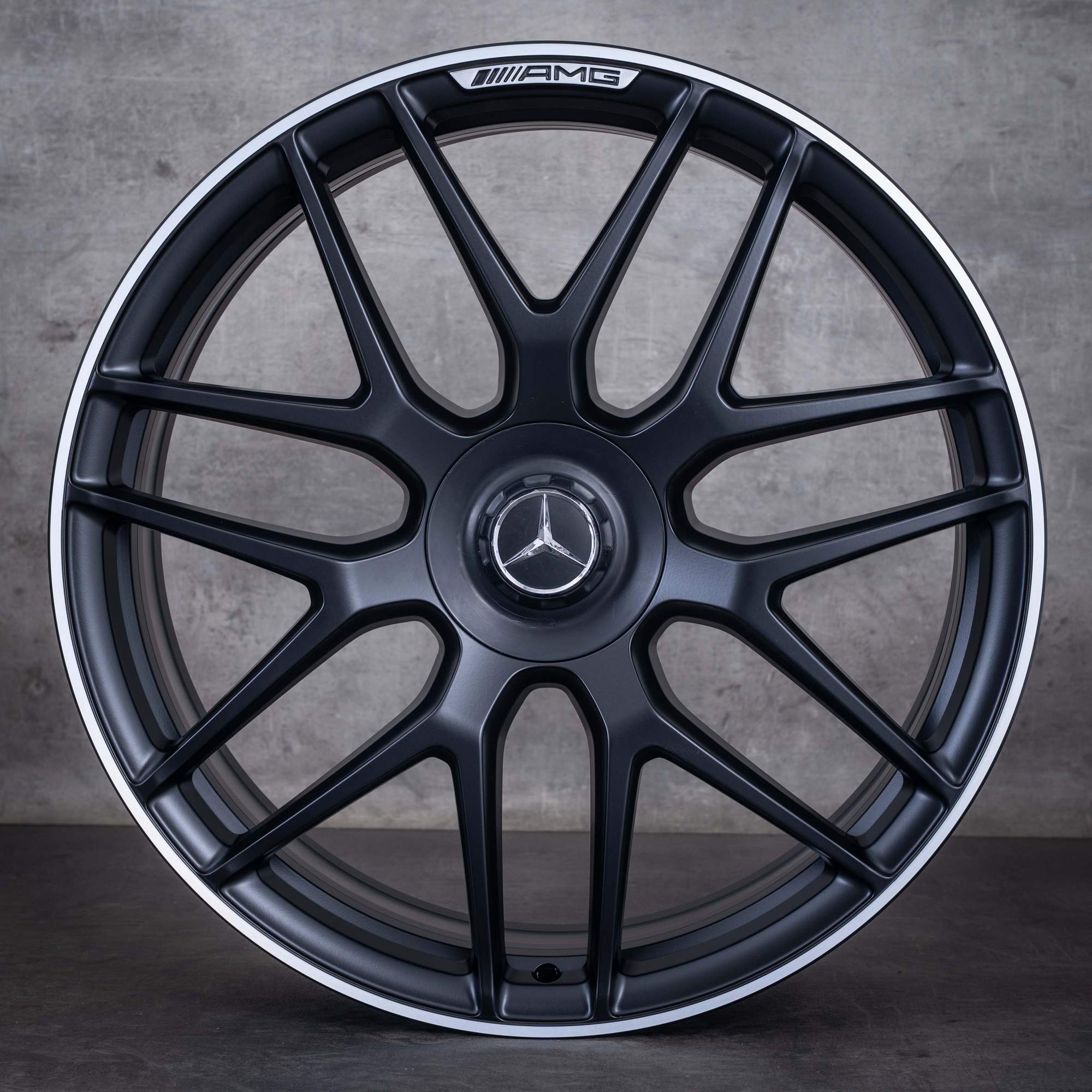 Oryginalne koła zimowe do Mercedes-Benz GLE 53 63 AMG 4Matic+ 22 cale X167 C167 felgi hybrydowe A1674014400 A1674014500 czarne matowe z elementami diamond cut NOWE