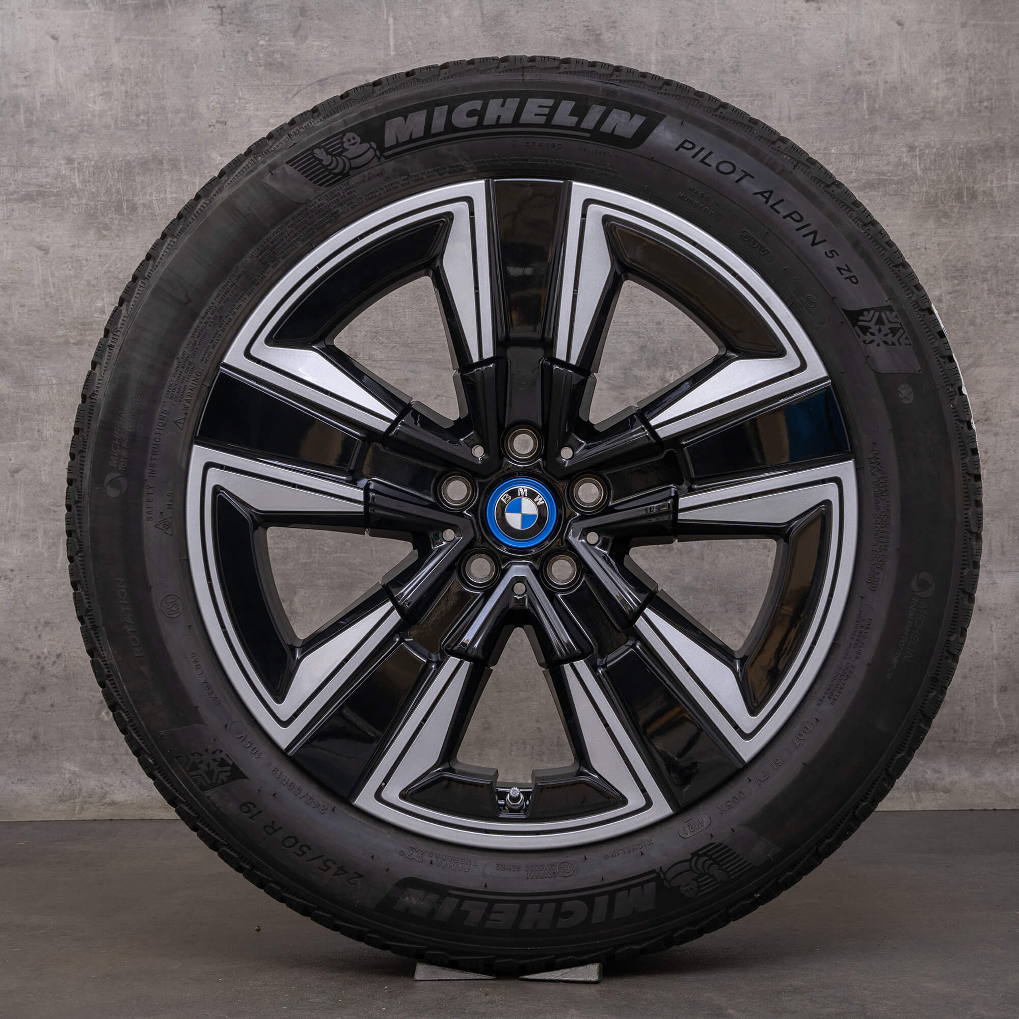 Originale BMW iX3 ruote invernali 19 pollici G08 cerchi 6895627 styling 842 jet nero