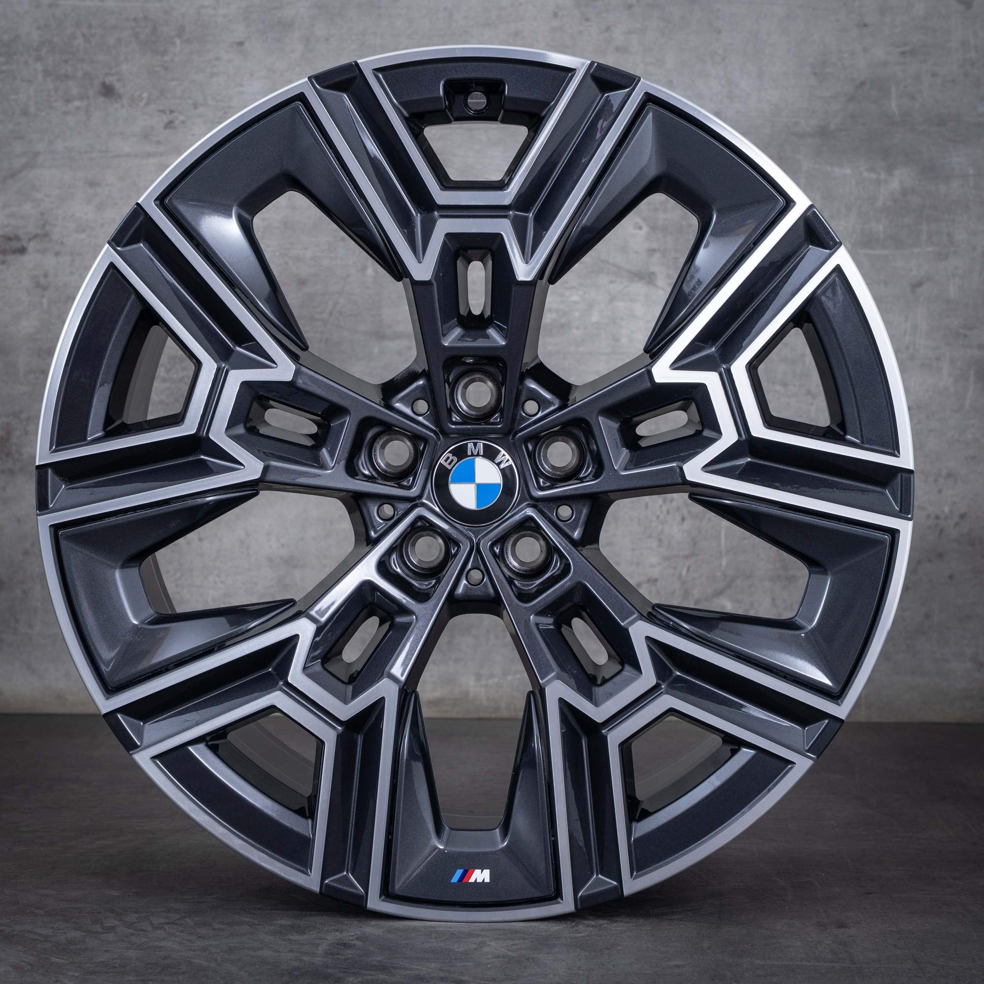 Oryginalne felgi BMW serii 5 i5 20 cali G60 G61 Styling 939 M 5A324E8 5A324E9 midnight grey Polerowane