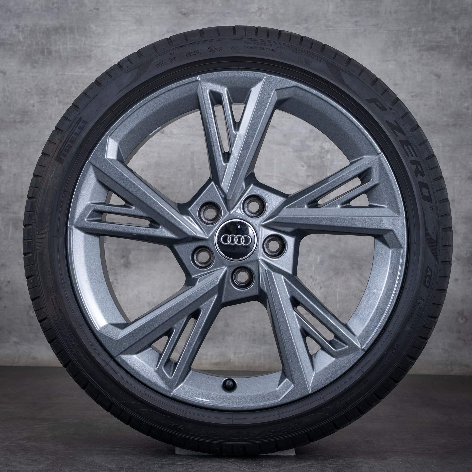 Oryginalne felgi Audi A3 S3 18 cali 8Y koła letnie 8Y0601025G tytanowy połysk