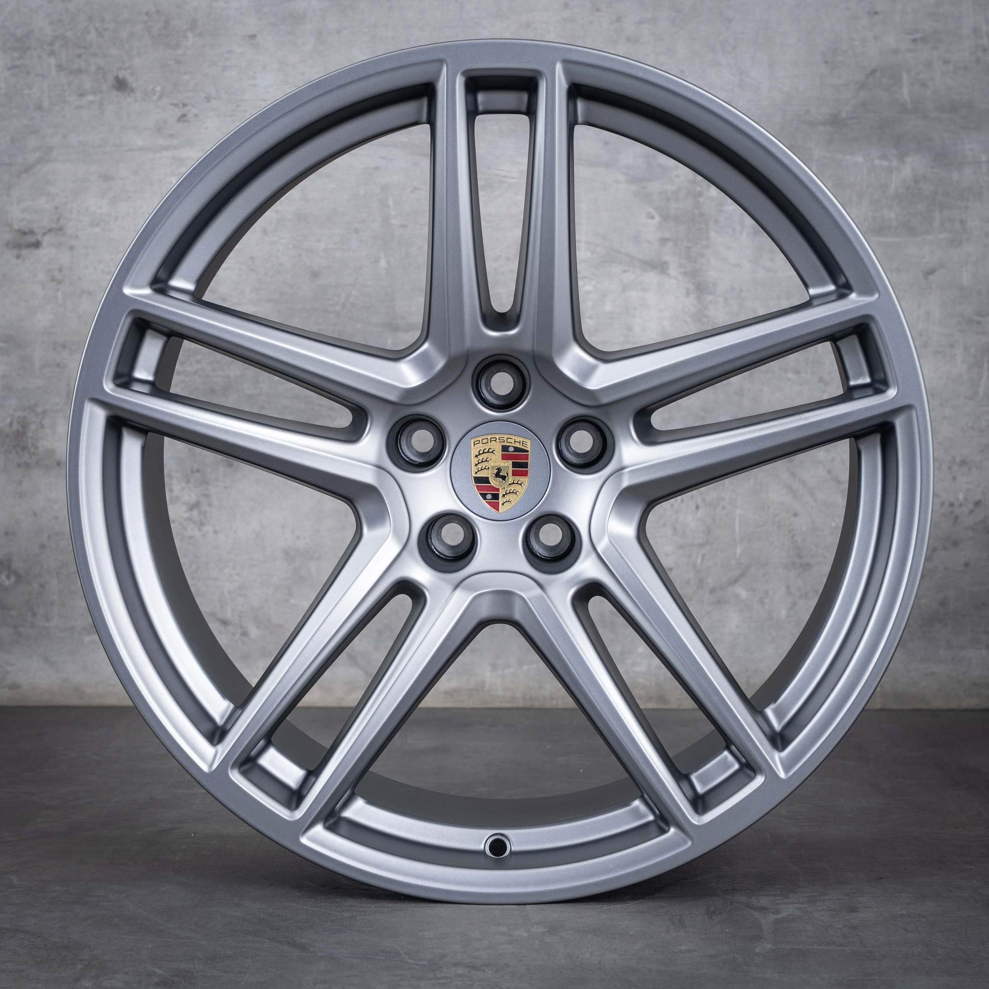 Oryginalne felgi Porsche Macan II 20 cali 95B601025DG 95B601025DK platynowy srebrny mat