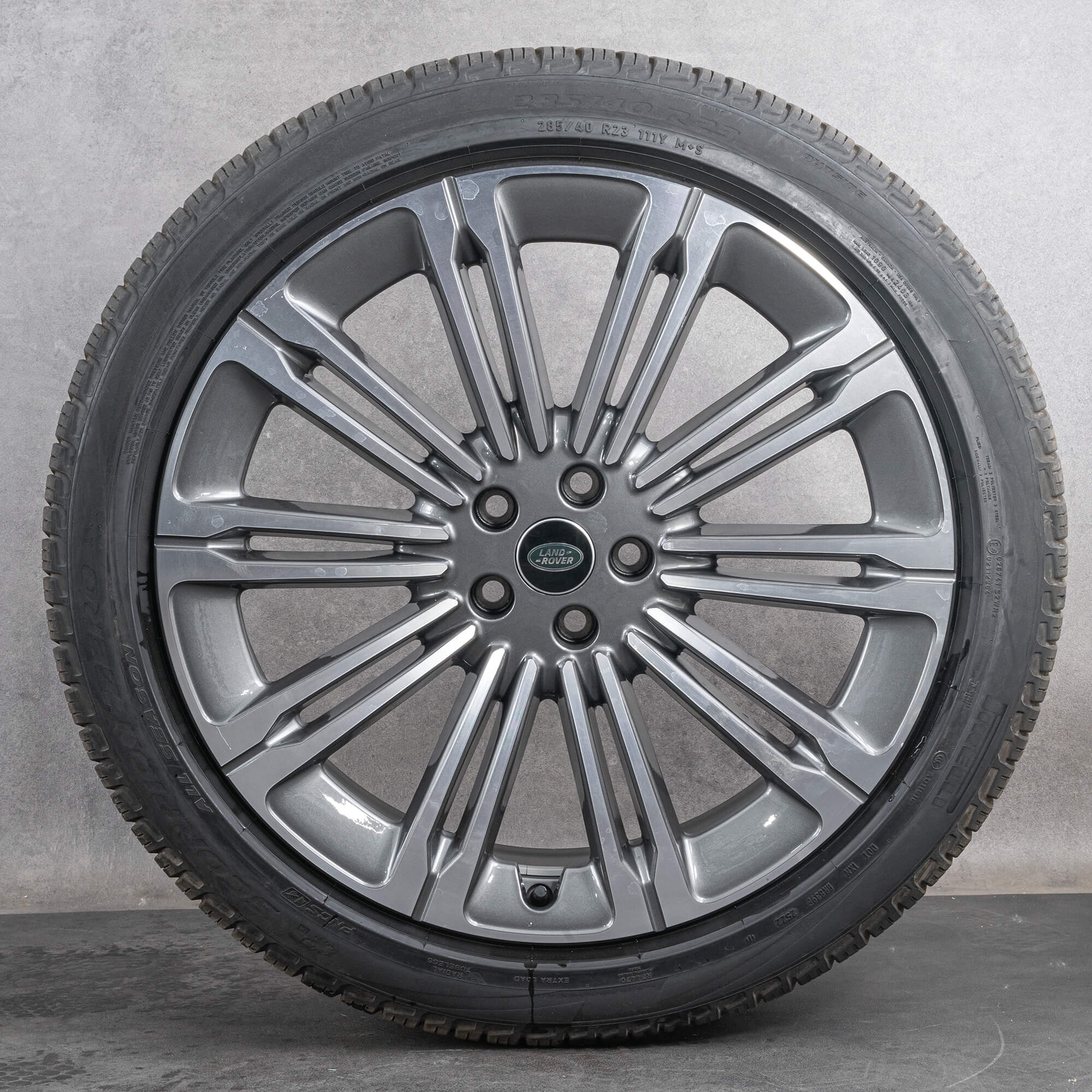 Alkuperäiset Land Rover -vanteet 23-tuumaiset Range Sport -ympärivuotiset renkaat M8E2-1007-KA rautaharmaa kiillotettu.