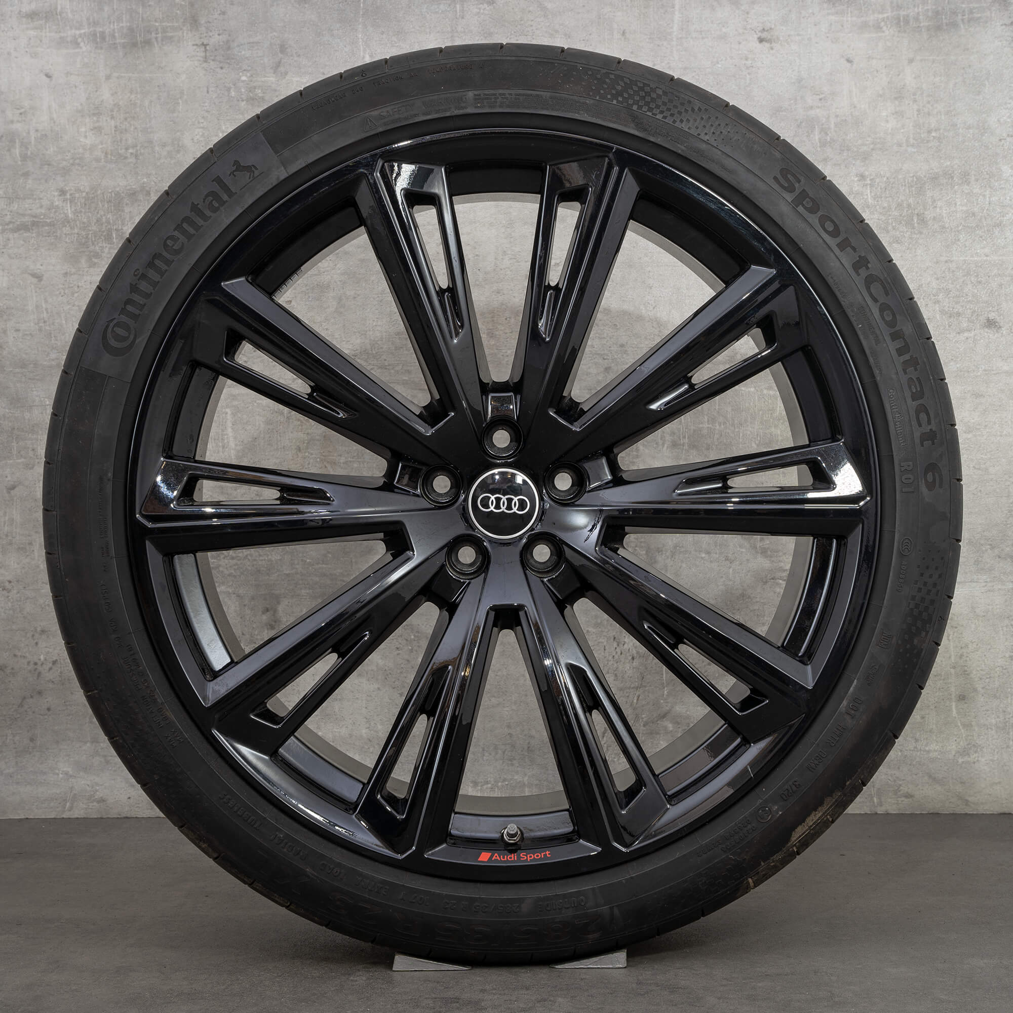 Audi 23 palcové ráfky Q8 SQ8 4M8 lichoběžníkové letní pneu kola 4M8601025AT