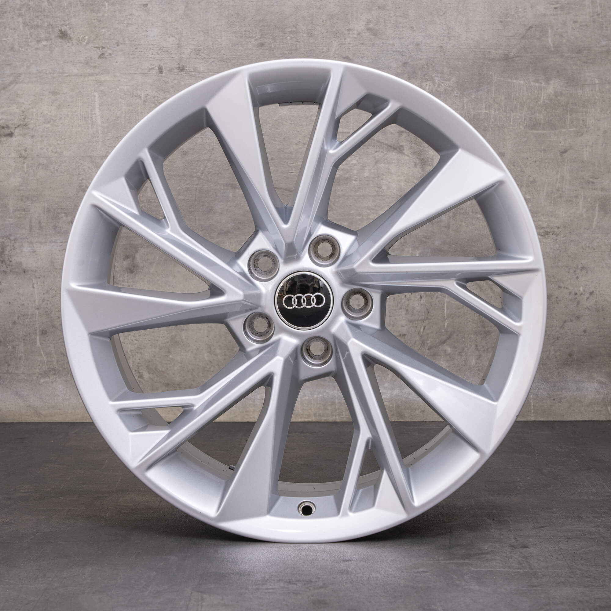 Originele Audi A5 S5 velgen 18 inch 8W B9 F5 8W0601025FM zilver