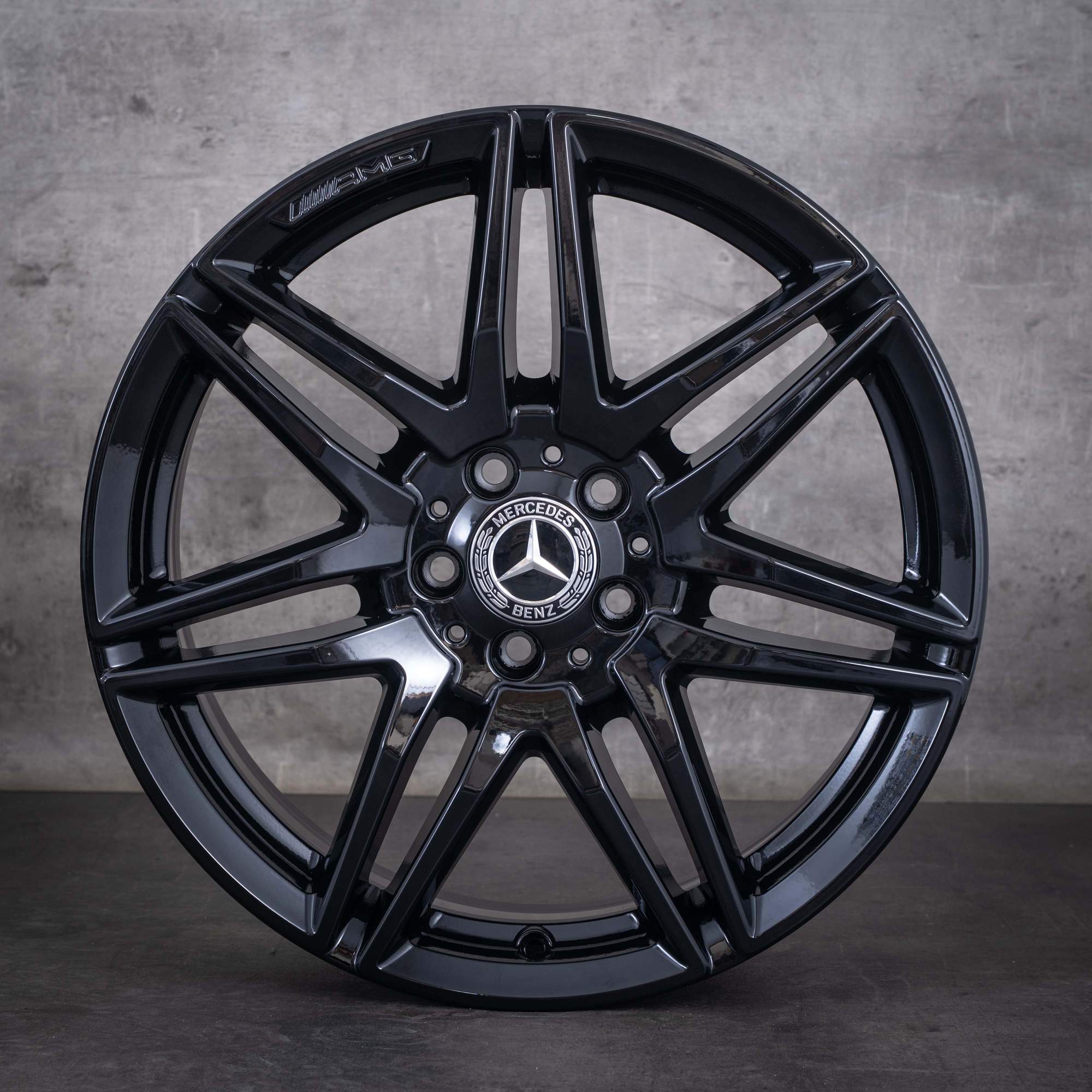Jantes d'origine Mercedes-Benz Classe V AMG 19 pouces W447 A4474015100 noir brillant NEUVES - jante 3 sur 4