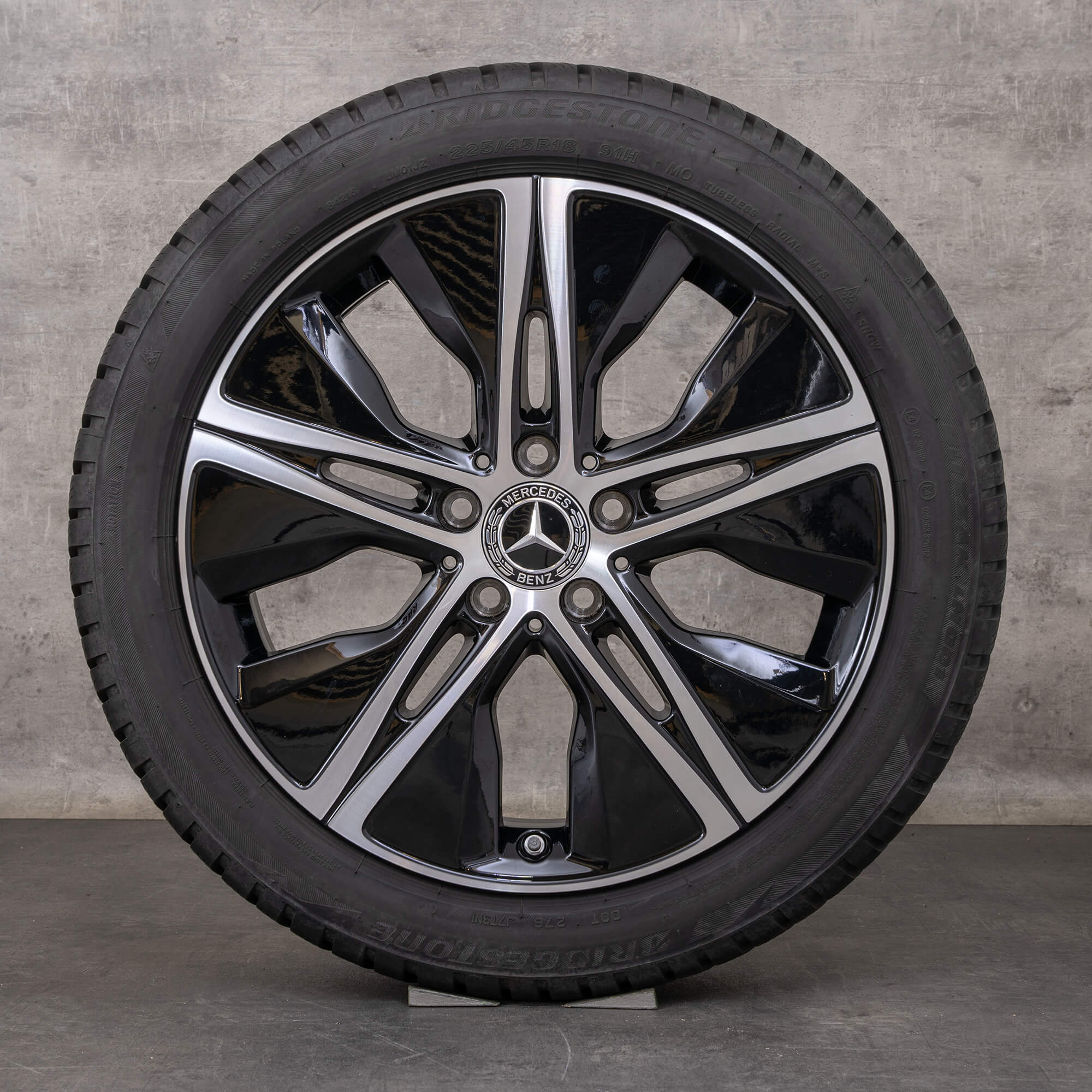 Alkuperäiset Mercedes Benz A B-sarja CLA talvirenkaat 18 tuuman W177 V177 W247 C118 X118 vanteet A1774010500 musta kiillotettu