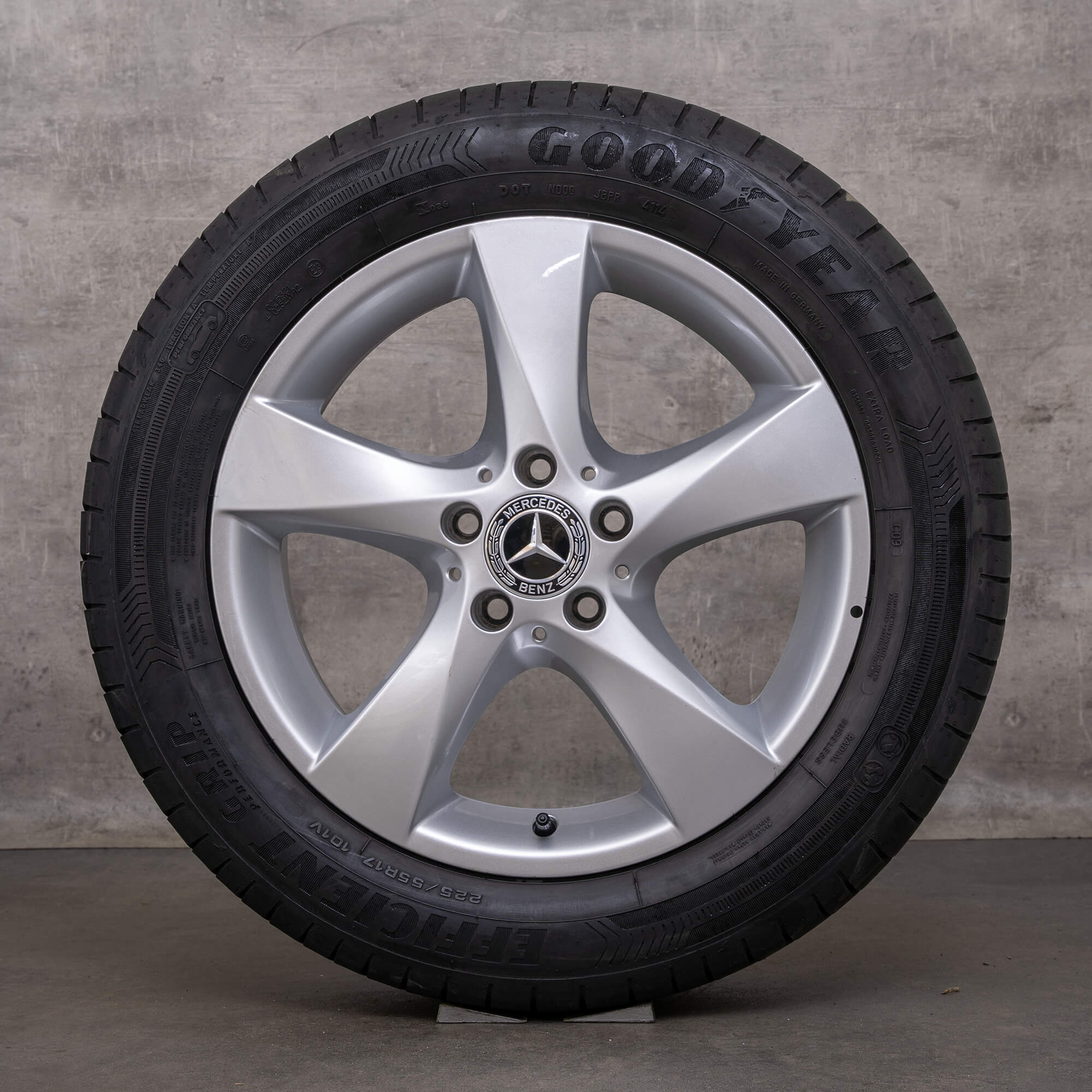 Originální letni alu kola Mercedes Benz třídy V 17 palců W447 Vito Viano A4474012200 stříbrná