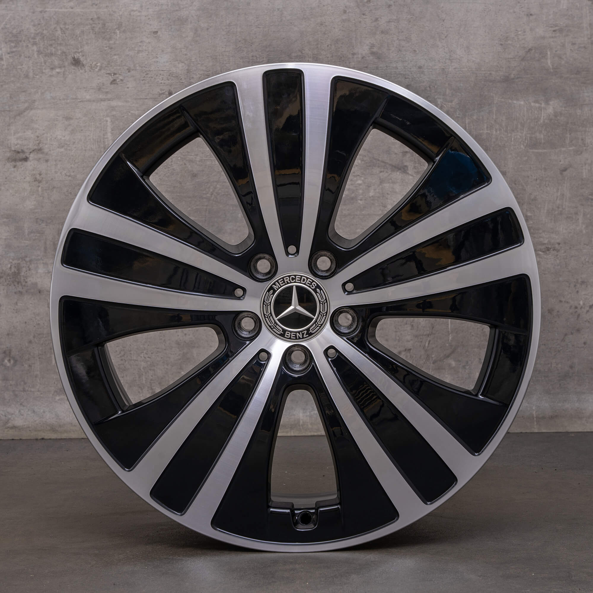 Orijinal Mercedes Benz EQE jantlar 19 inç V295 A2954011200 siyah yüksek parlaklıkta tornalanmış