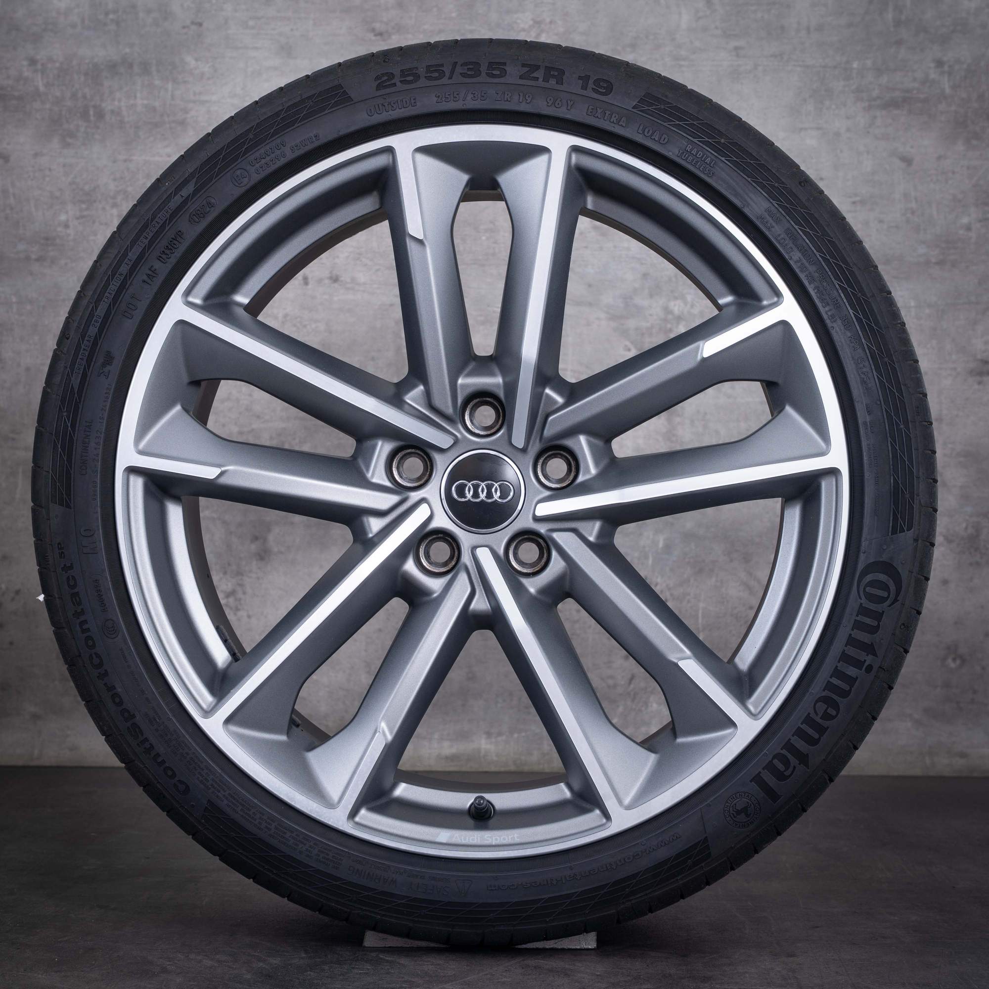 Original Audi A5 S5 Winterräder 19 Zoll 8W B9 F5 Felgen 8W0601025DC titan matt front glanzgedreht