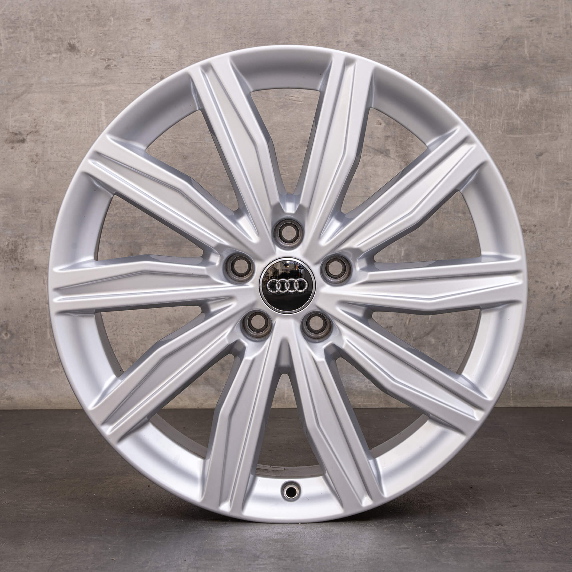 OEM Audi A6 S6 Rims 19 inch 4K C8 4K0601025M Dynamic Design silver glossy