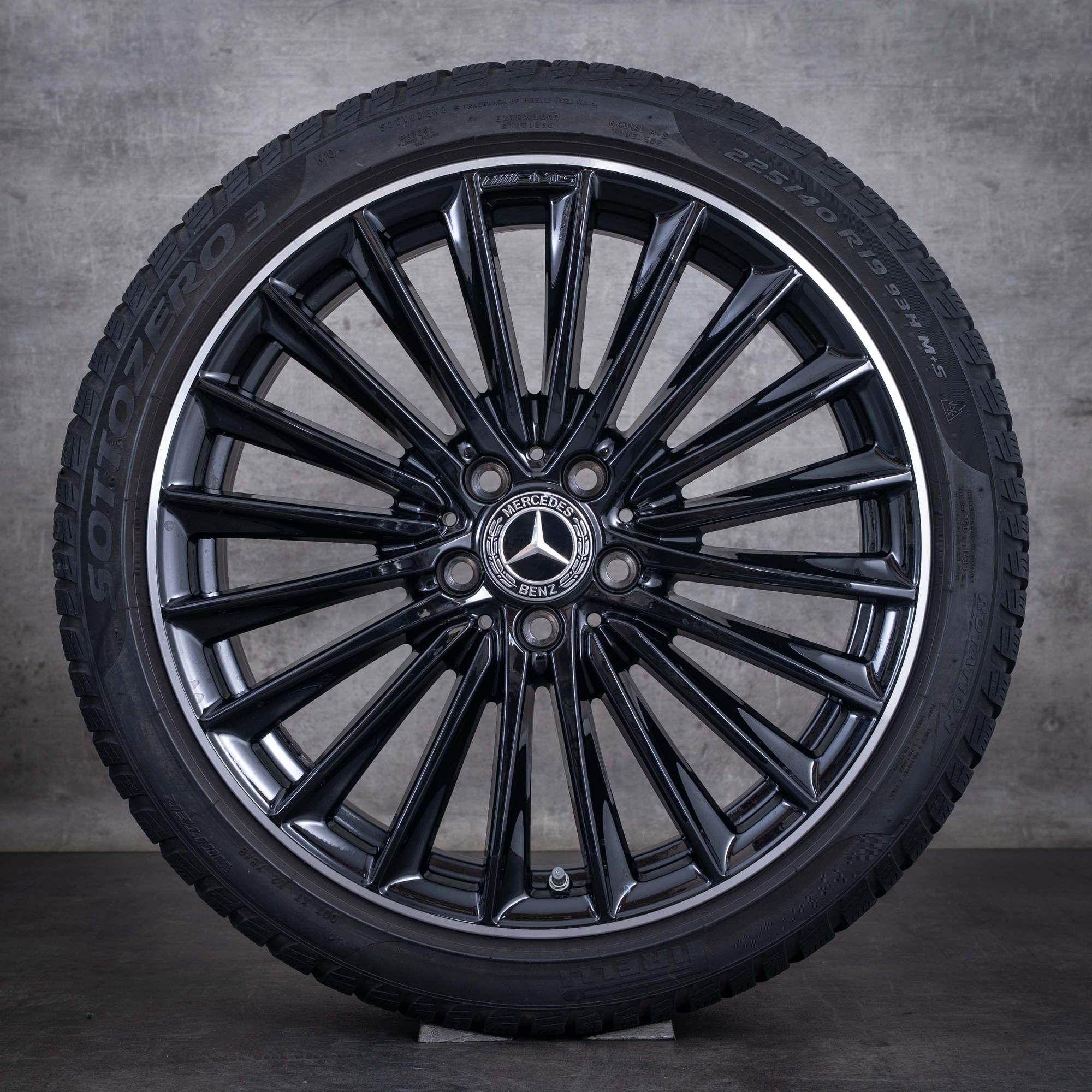 Original Mercedes-Benz A- och B-klass CLA AMG 19-tums vinterhjul W177 W247 C118 X118 fälgar A1774014200 svarta med frontpolerad kant