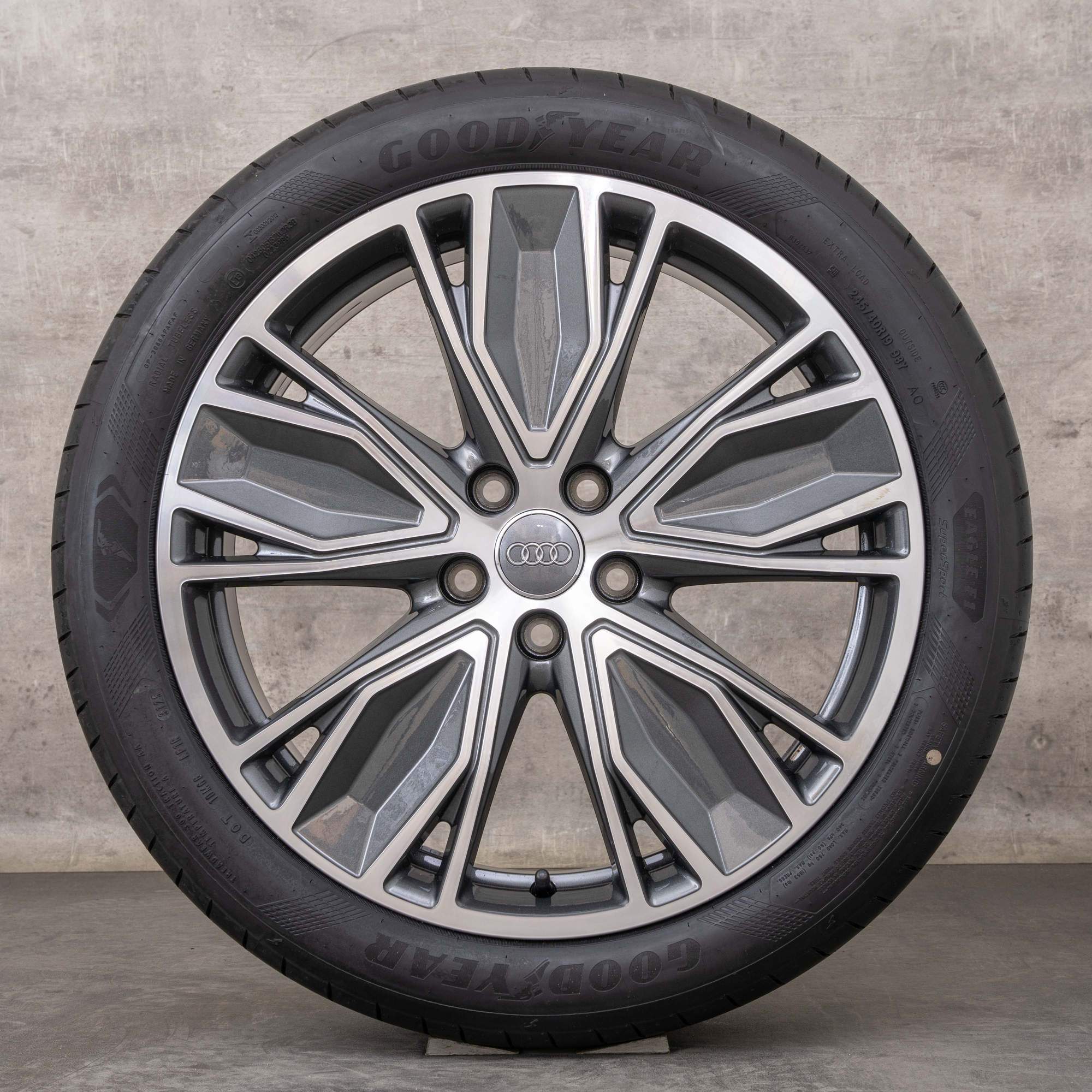 Alkuperäiset Audi A5 S5 vanteet 19 tuuman B10 kesäpyörät 8B3601025AT grafiitinharmaat kiillotetut