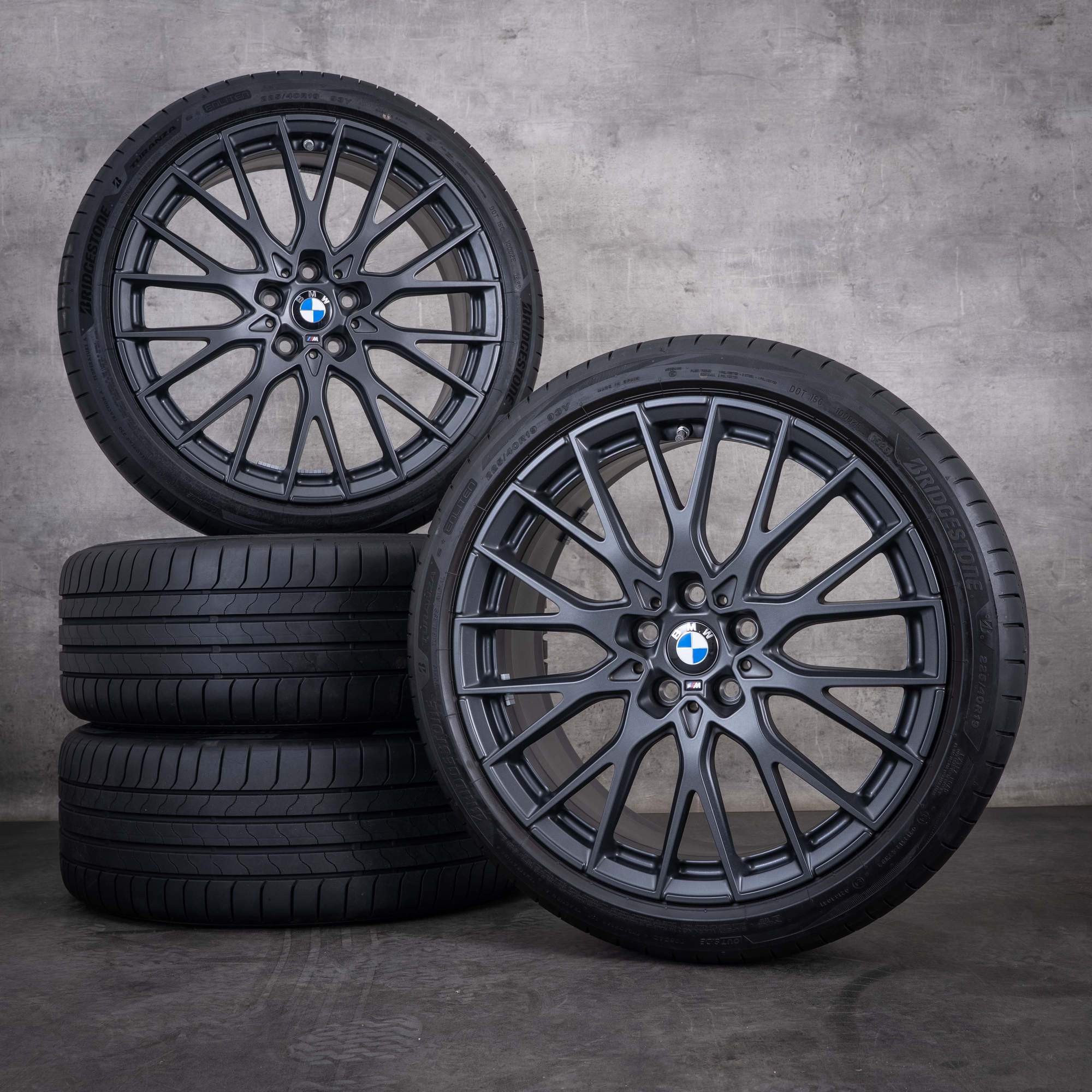 Oryginalne felgi BMW serii 1 i Serii 2 19 cali F70 F74 Gran Goupe opony letnie stylizacja 1085 M 5A917C3 matowa czerń „midnight grey”