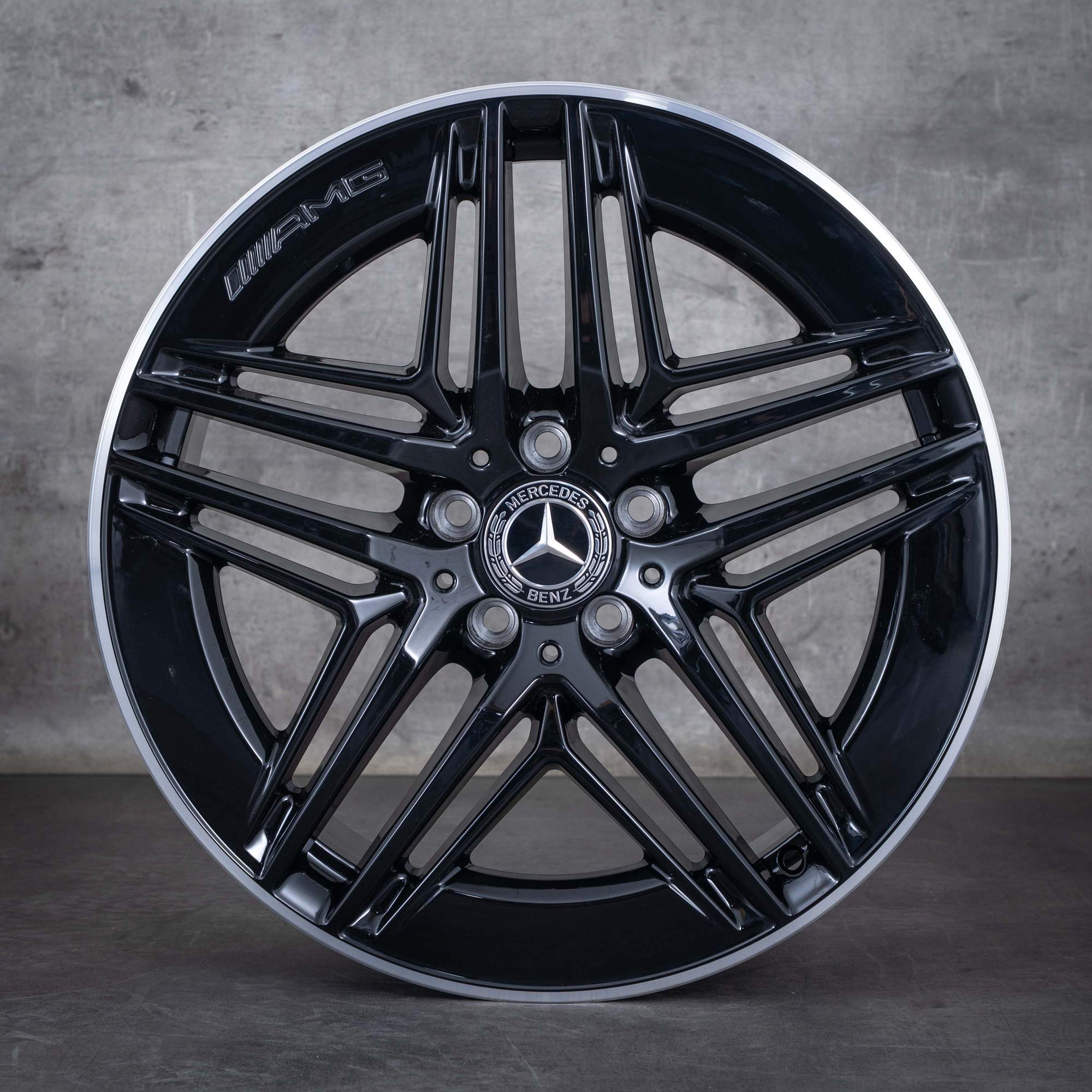 Alkuperäiset Mercedes Benz V-sarja AMG vanteet 19 tuuman W447 A4474018000 musta kiillotettu UUSI