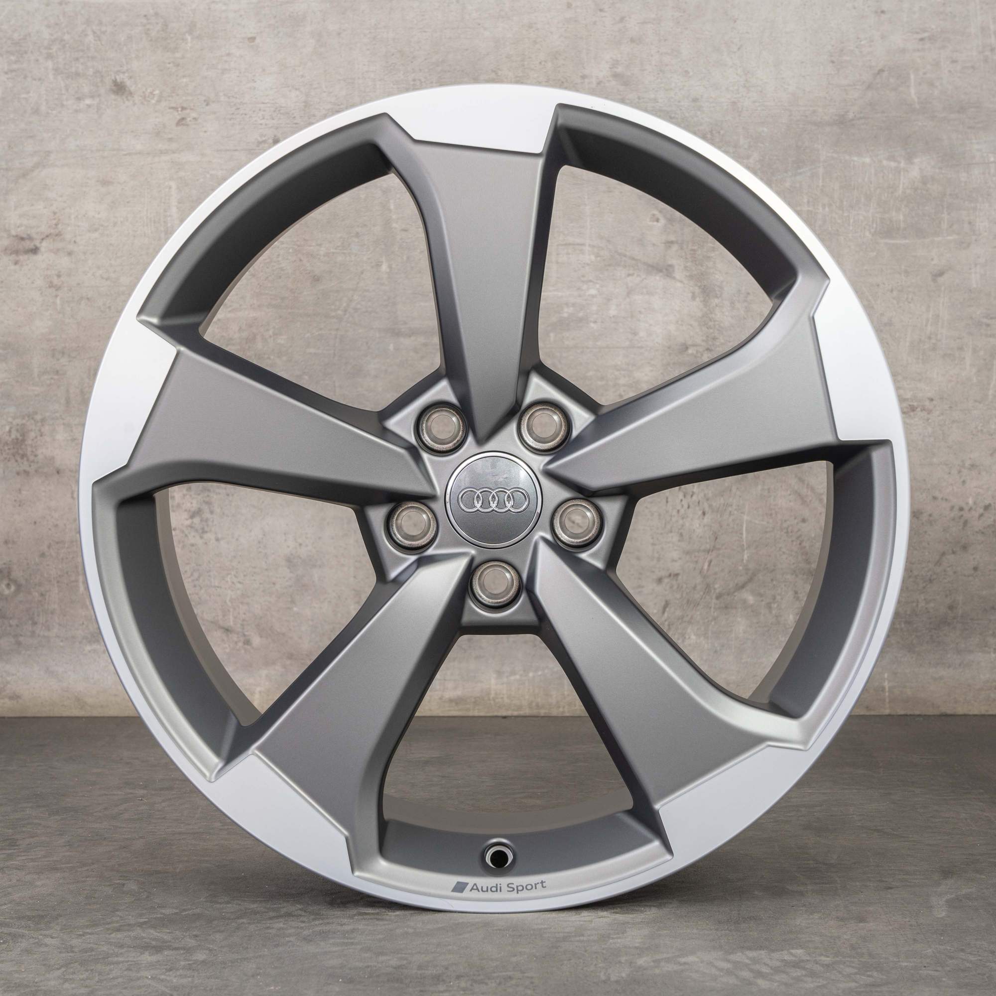 Oryginalne felgi Audi RS3 19 cali 8V Limuzyna 8V0601025FT 8V0601025FR Rotor II tytanowe matowe z diamond cut NOWE