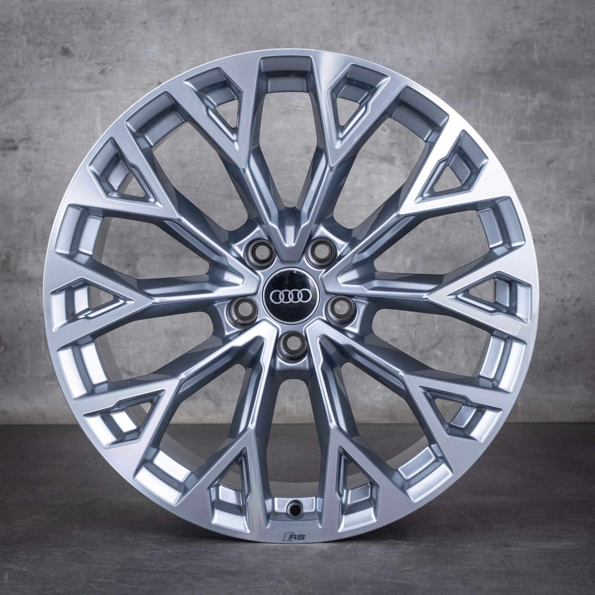 Alkuperäiset Audi RS3 vanteet 19 tuuman 8Y RS kesäpyörät 8Y0601025BM 8Y0601025BN titaani kiillotettu
