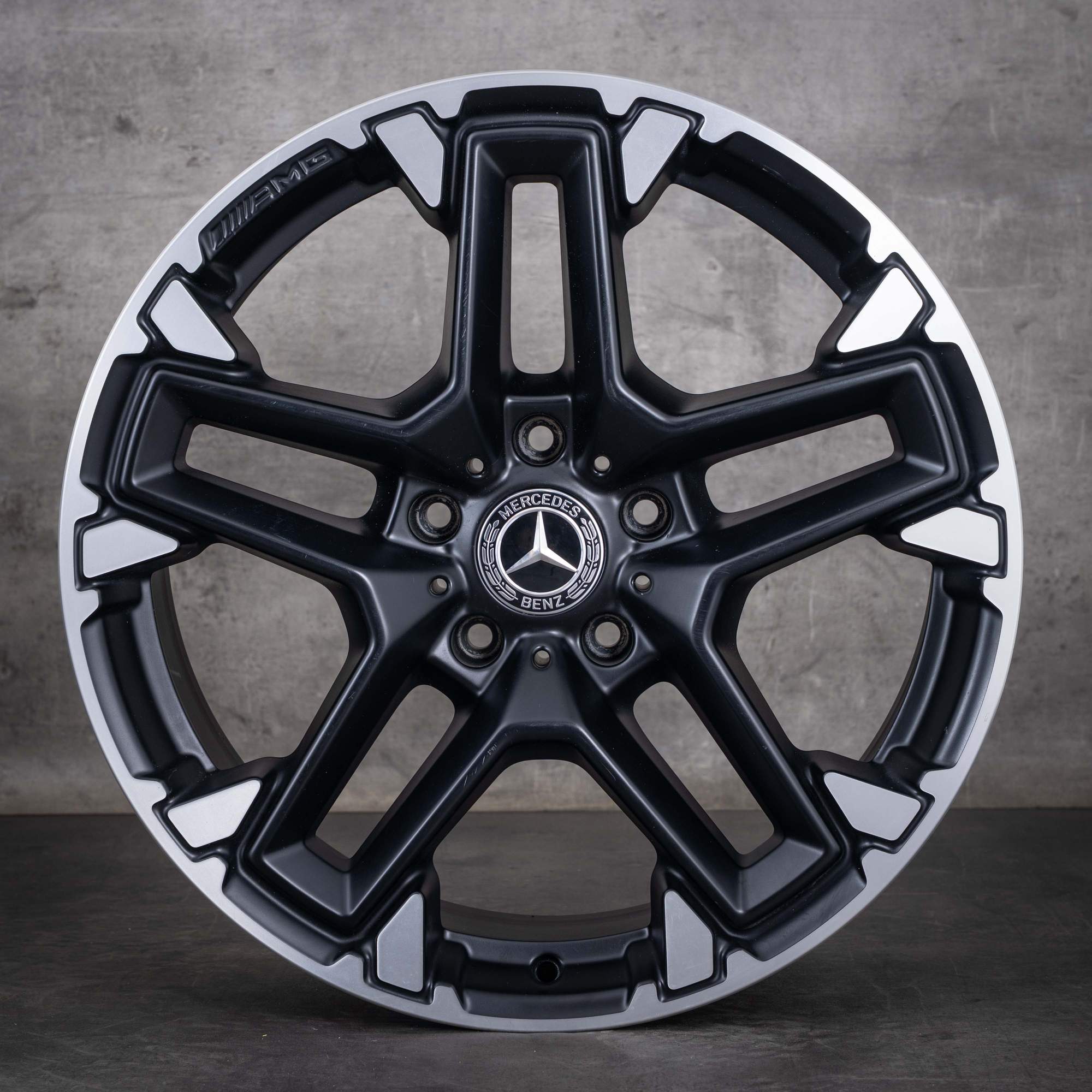 Original Mercedes Benz G-Klasse G63 AMG Felgen 20 Zoll W463 Sommerräder A4634013700 schwarz matt glanzgedreht