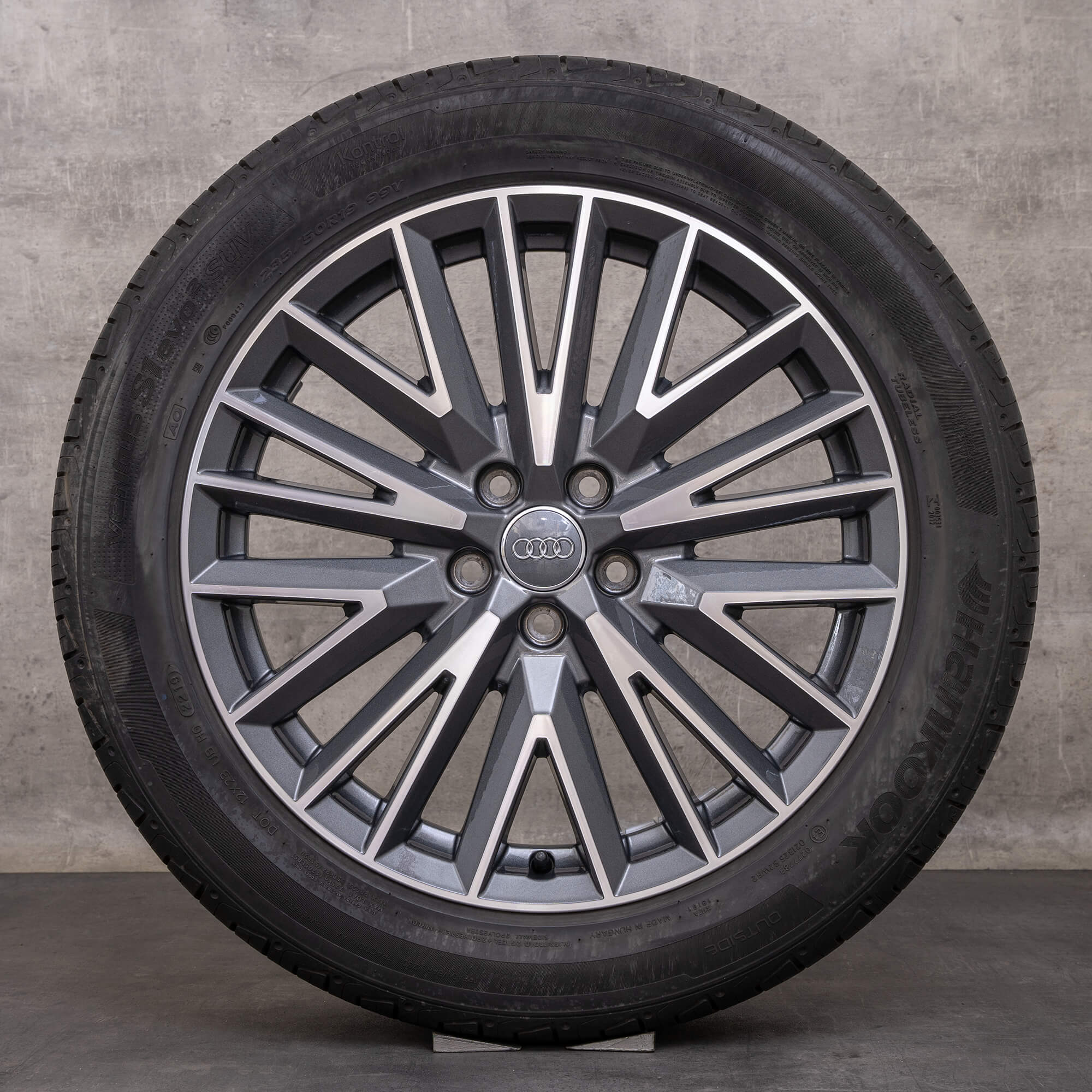 Original Audi Q3 fälgar 19 tum II F3 sommarhjul 83A601025L titan polerad