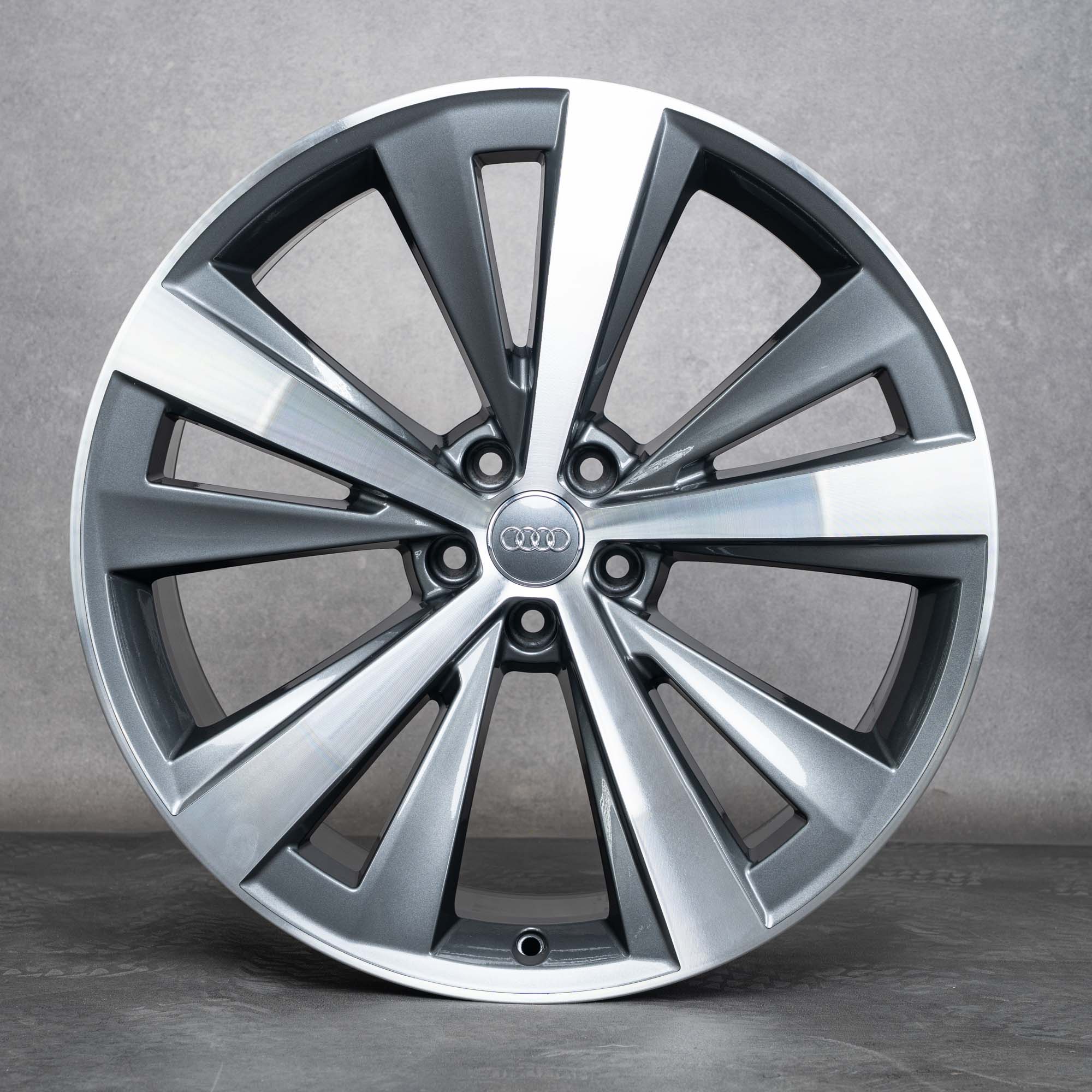 Oryginalne felgi Audi Q8 SQ8 21 cali 4M8 4M8601025AA aluminiowe tytanowe polerowane