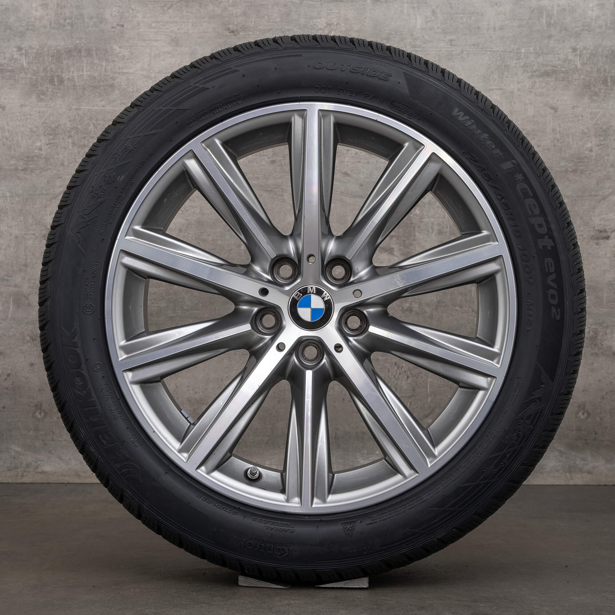 Jantes hiver d'origine BMW Série 5 18 pouces G30 G31 style 684 6874441 gris ferrique poli avant