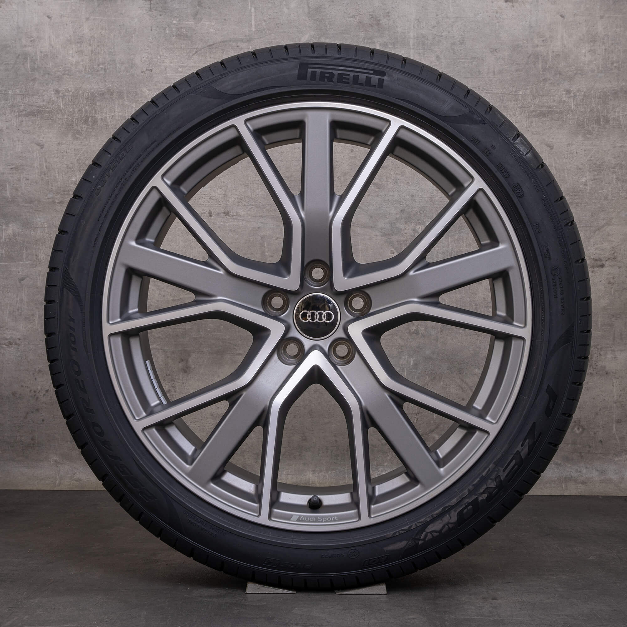 Original Audi Q3 RSQ3 sommarhjul 20 tum F3 fälgar / fälg 83A601025T titan matt polerad