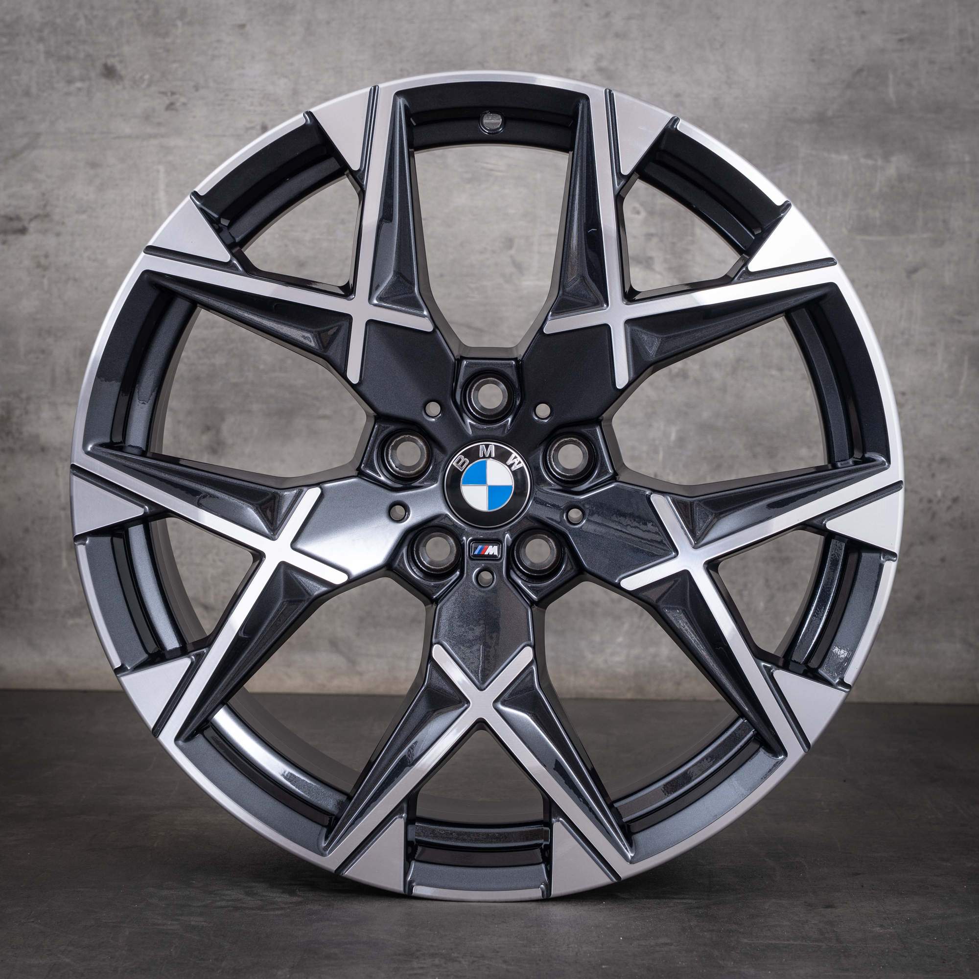 Oryginalne felgi BMW serii 7 i7 X3 19 cali G70 G45 Styling 1035 M 5A6F100 midnight grey Polerowane NOWE