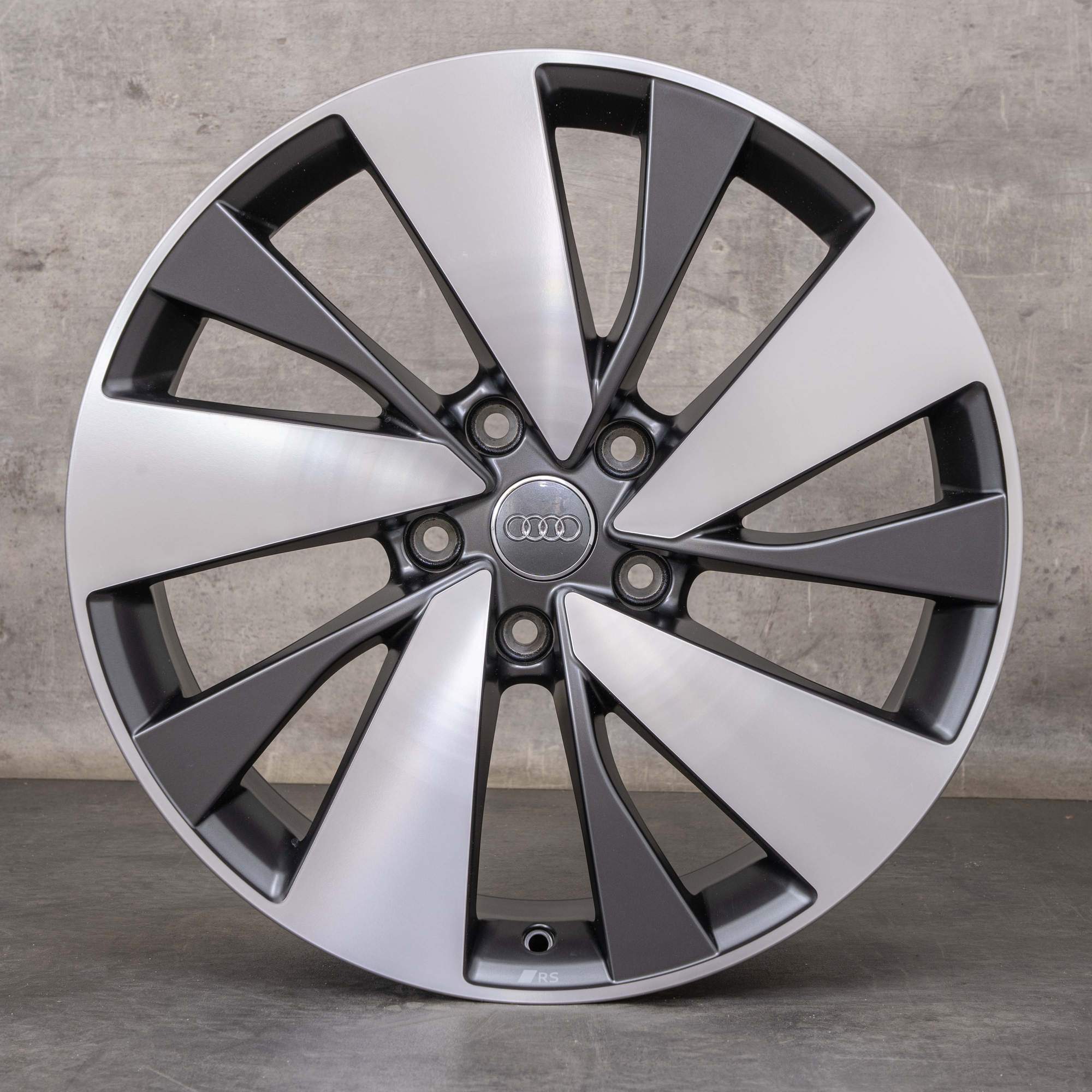 Oryginalne felgi Audi A6 S6 e-tron 20 cali GH 85E601025BB 85E601025BC tytan mat Polerowane