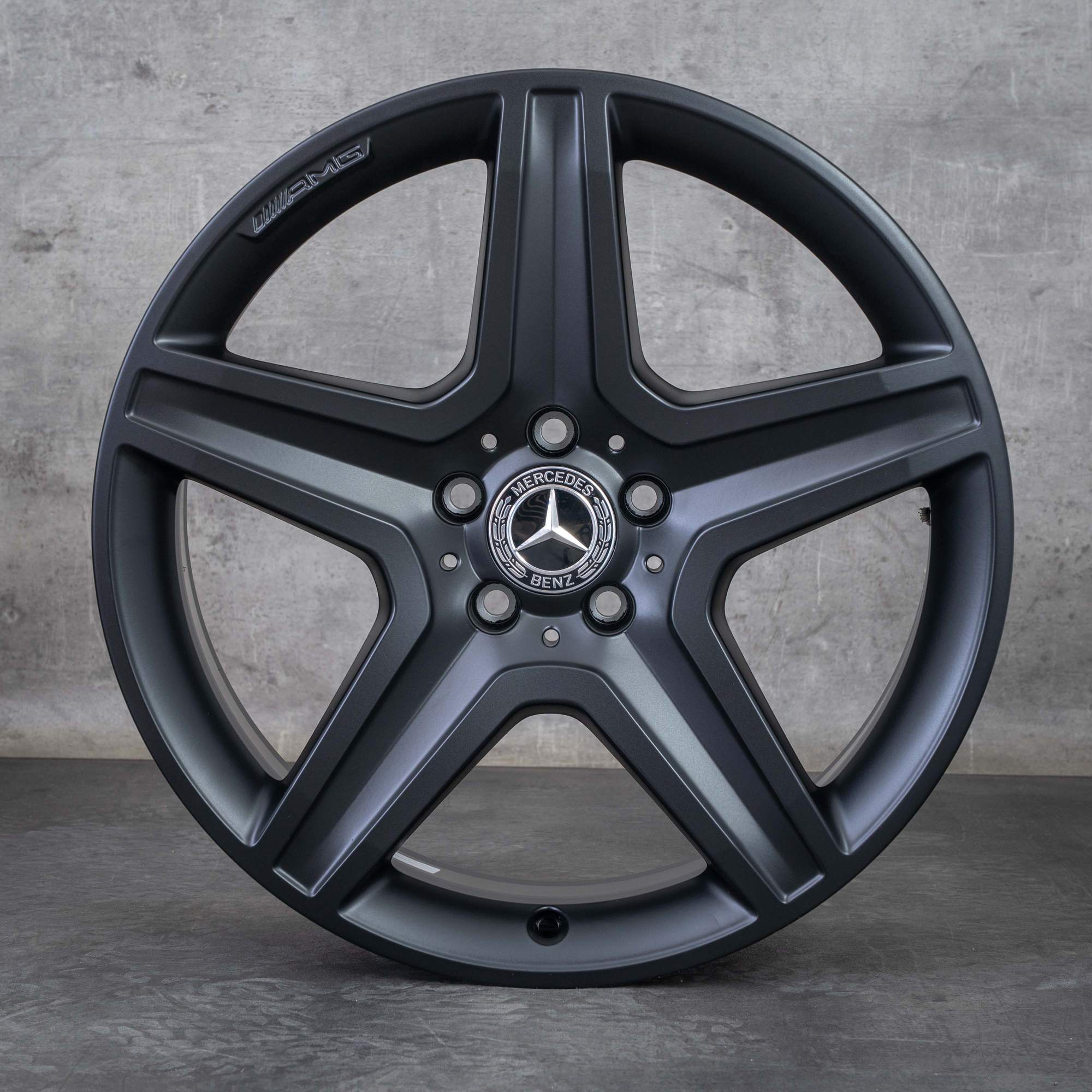 Alkuperäiset AMG Mercedes Benz GLA & 45 vanteet 19 tuuman X156 A1564010600 musta matta.